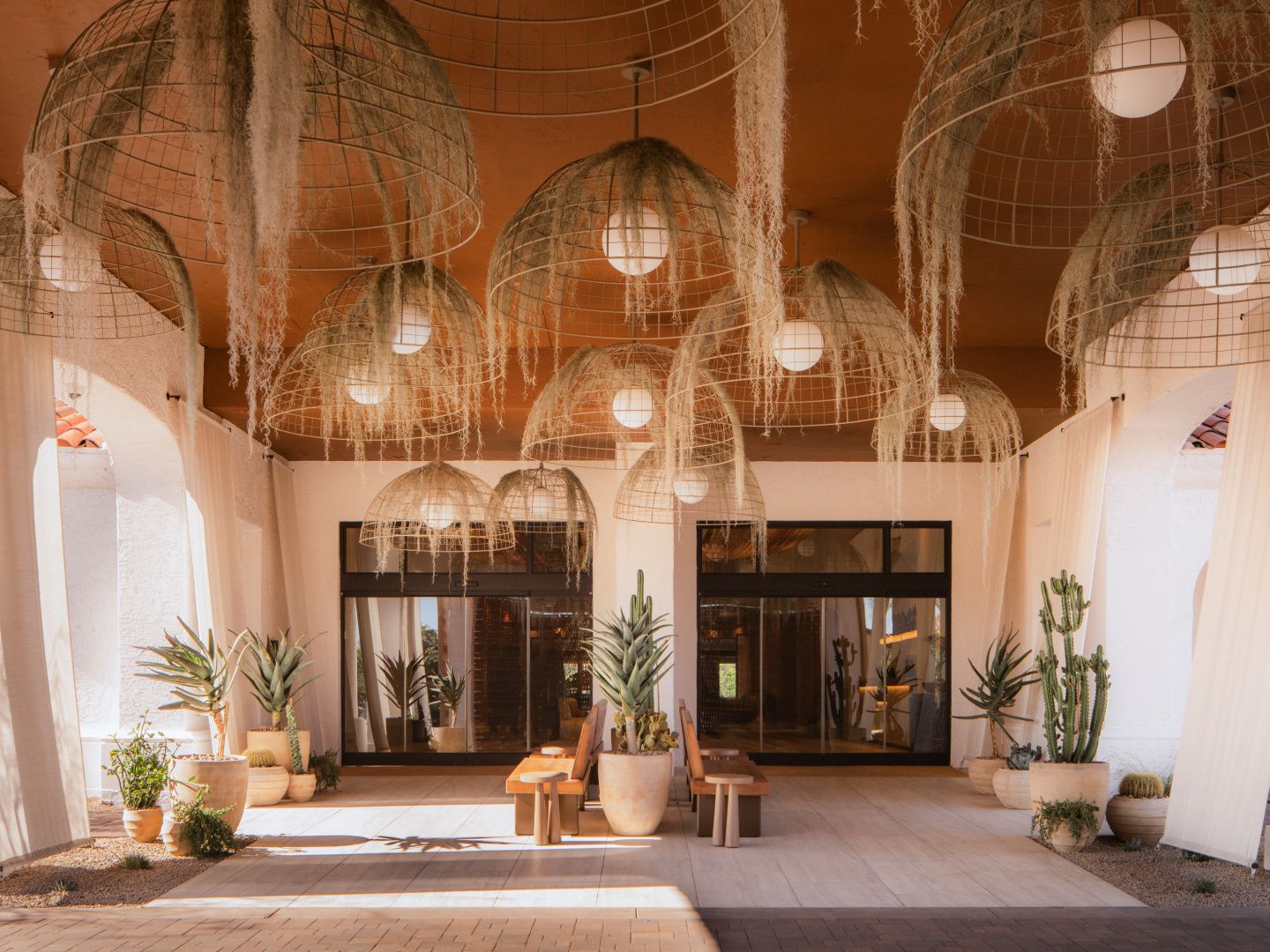 guestroom with luxe furnishings and new york views