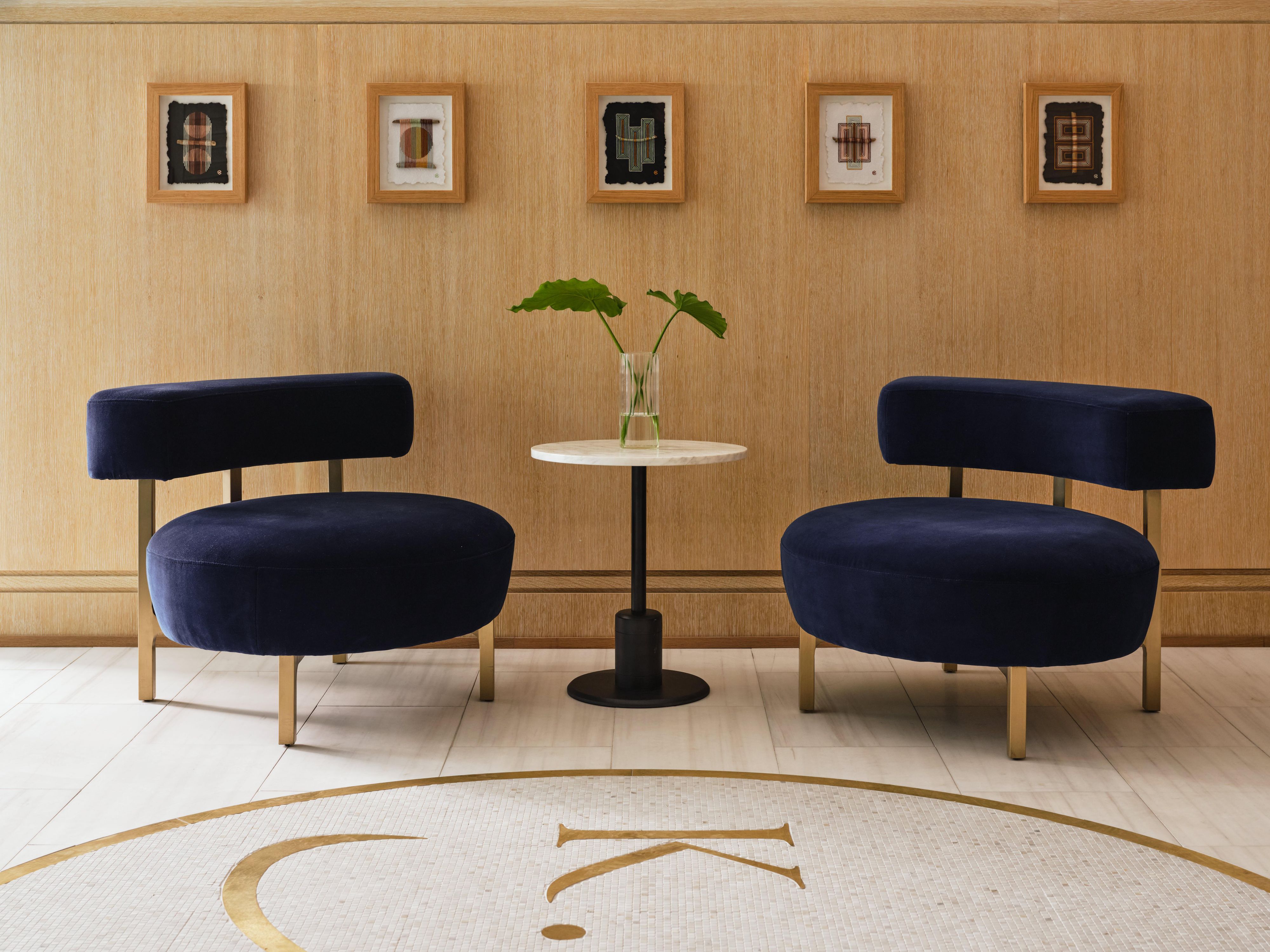 Luxury lobby with a contemporary, welcoming atmosphere