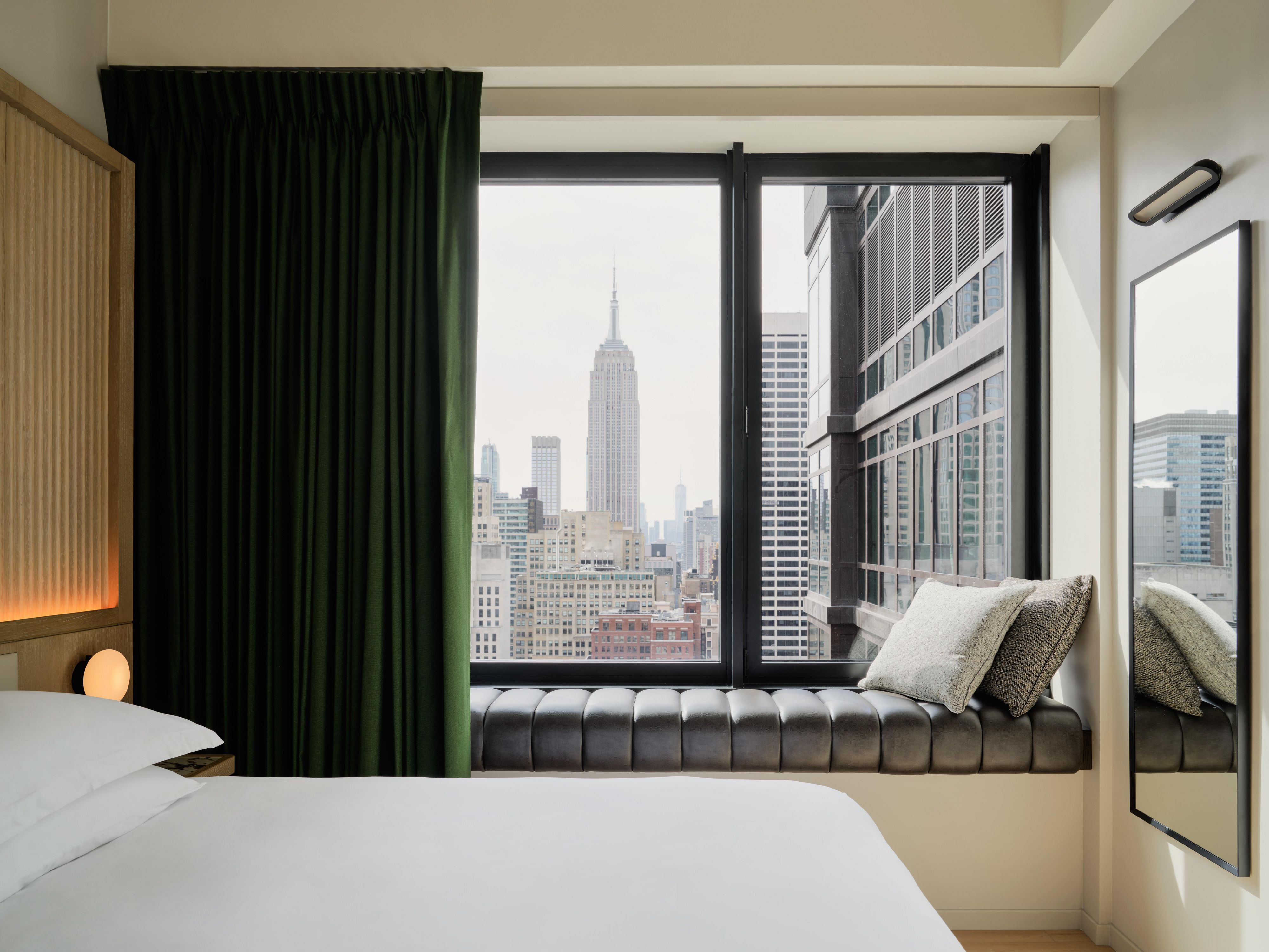 1 Queen Empire State View High Floor