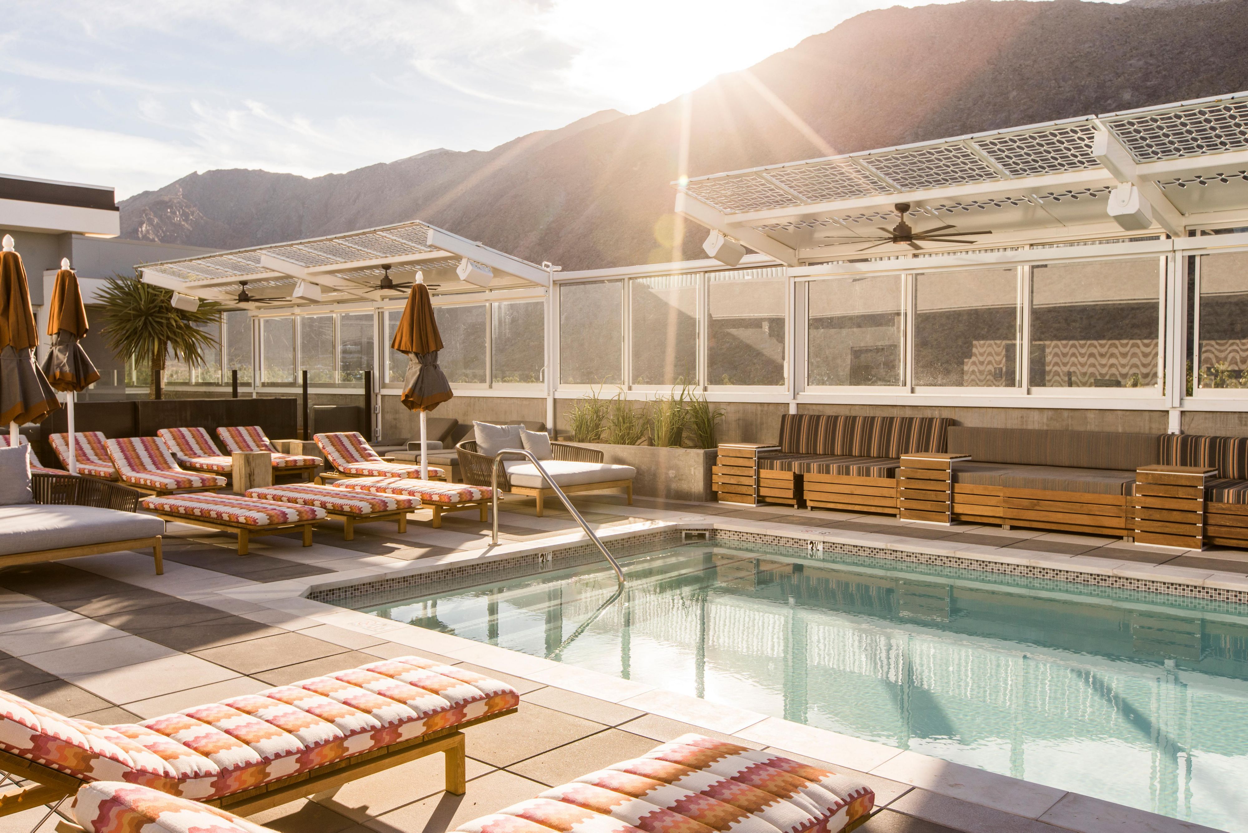 Veiw phòng có giường tại Kimpton Rowan Palm Springs