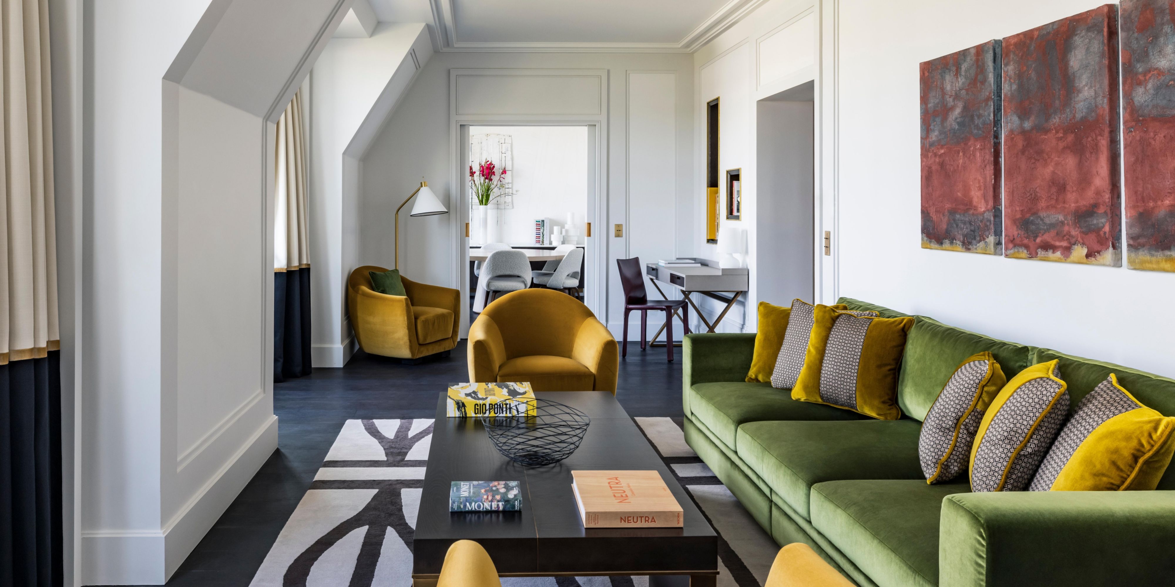 Enjoy the spacious living room of the Suite Honoré