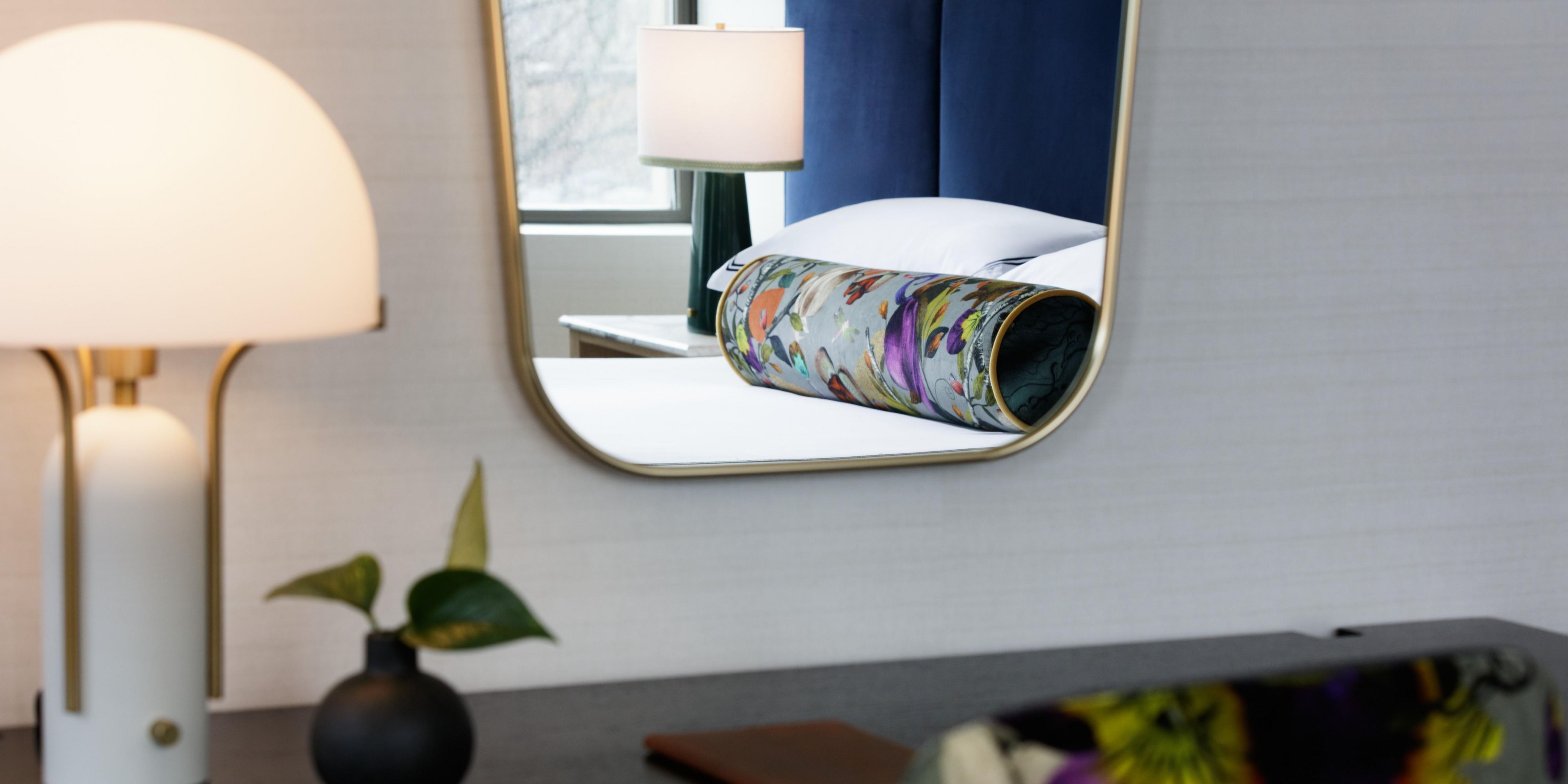 Guest Bed in Mirror