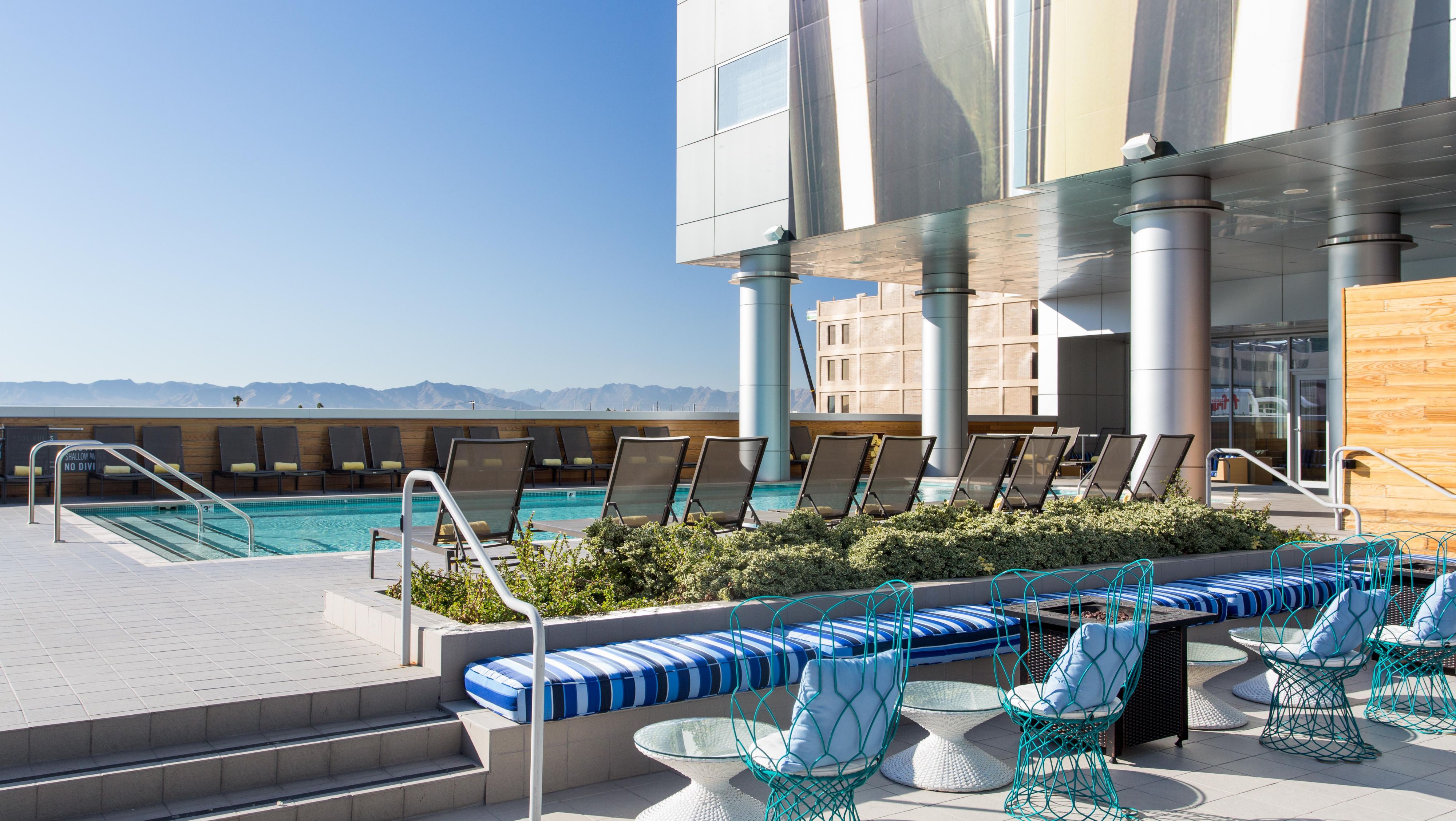 Lustre Rooftop Bar In Downtown Phoenix Kimpton Restaurants