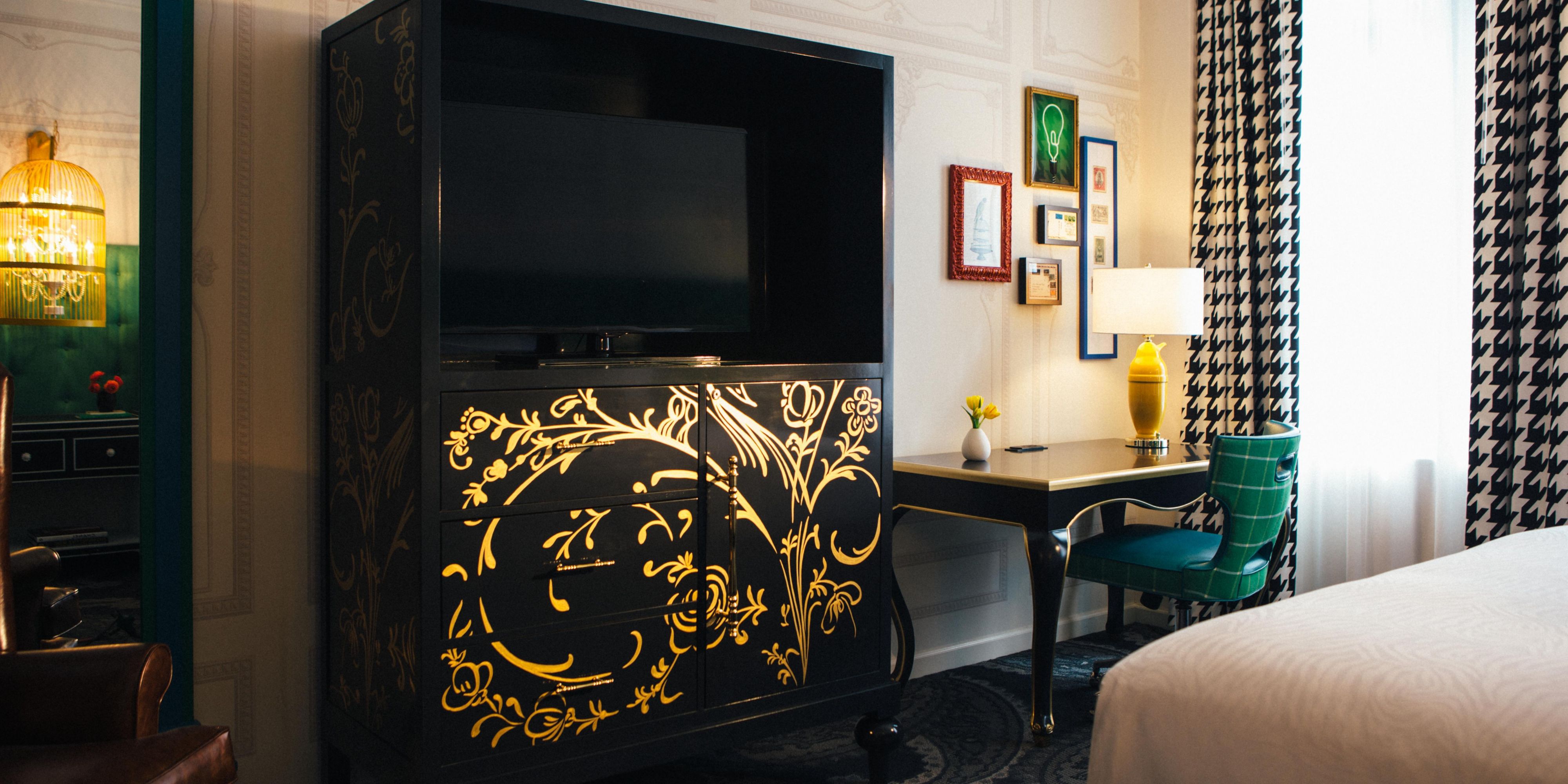 Charming Hotel Room in Pittsburgh with Modern Features