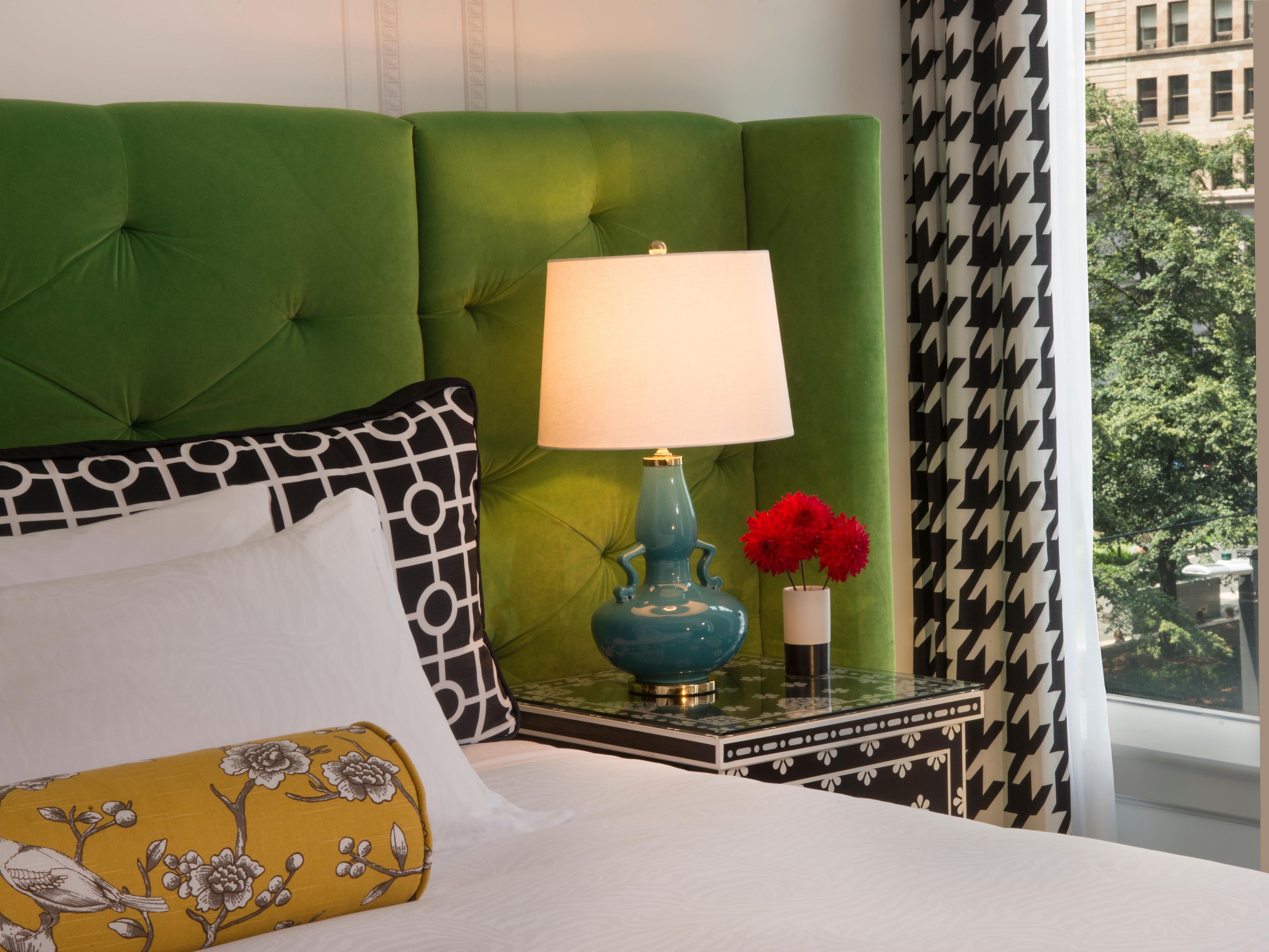 Park View Queen Room - Elegant Pittsburgh Hotel Room 