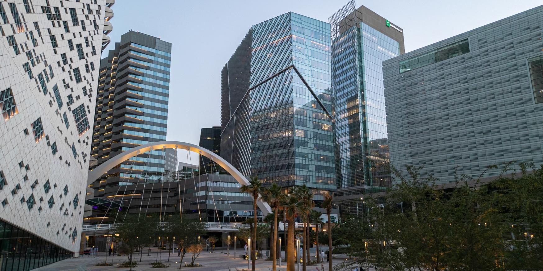 Seamlessly connected, KAFD features a network of air-conditioned skywalks that link its striking towers, dining spots, and key landmarks, including direct access to the metro station just steps from the hotel. Getting around the district and greater Riyadh has never been easier or more comfortable.