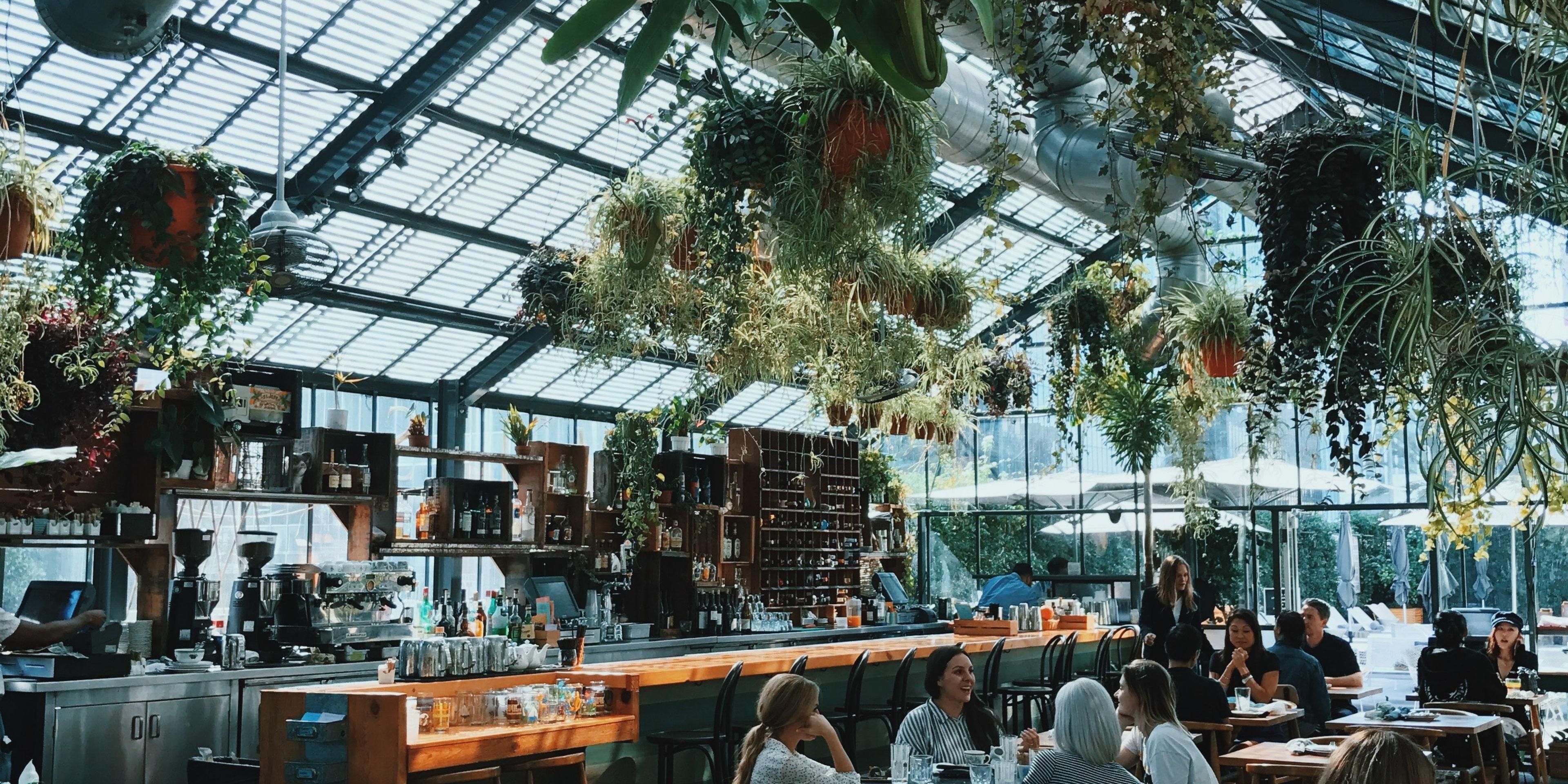 The chefs at Botanica craft dynamic, seasonal menus, expertly blending Riyadh's authentic flavours with global inspirations. Enjoy this culinary journey in a vibrant setting, with enviable views, whether for afternoon tea or evening dining.