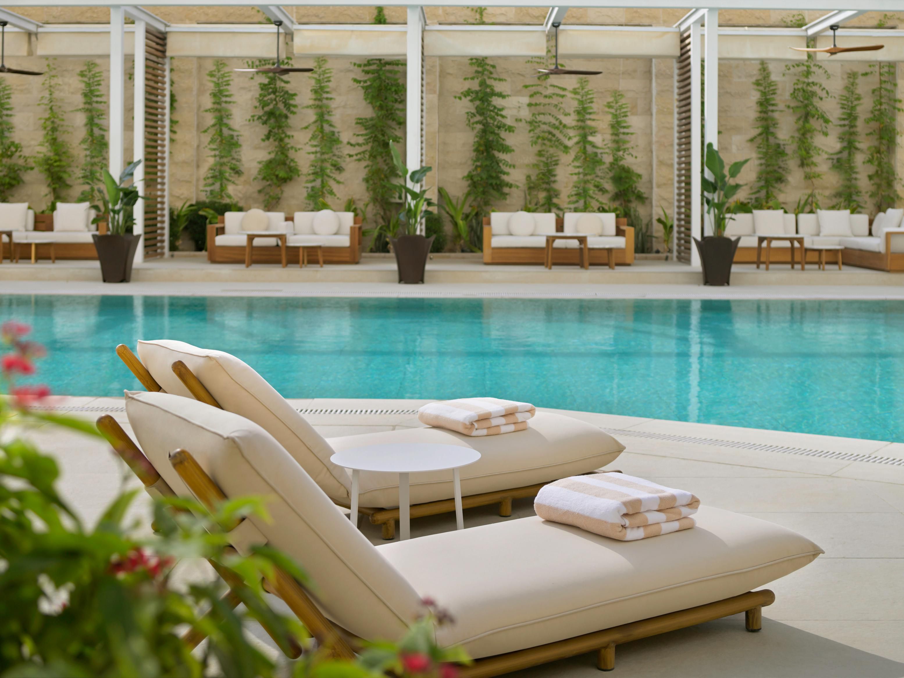 Outdoor Pool Lounges