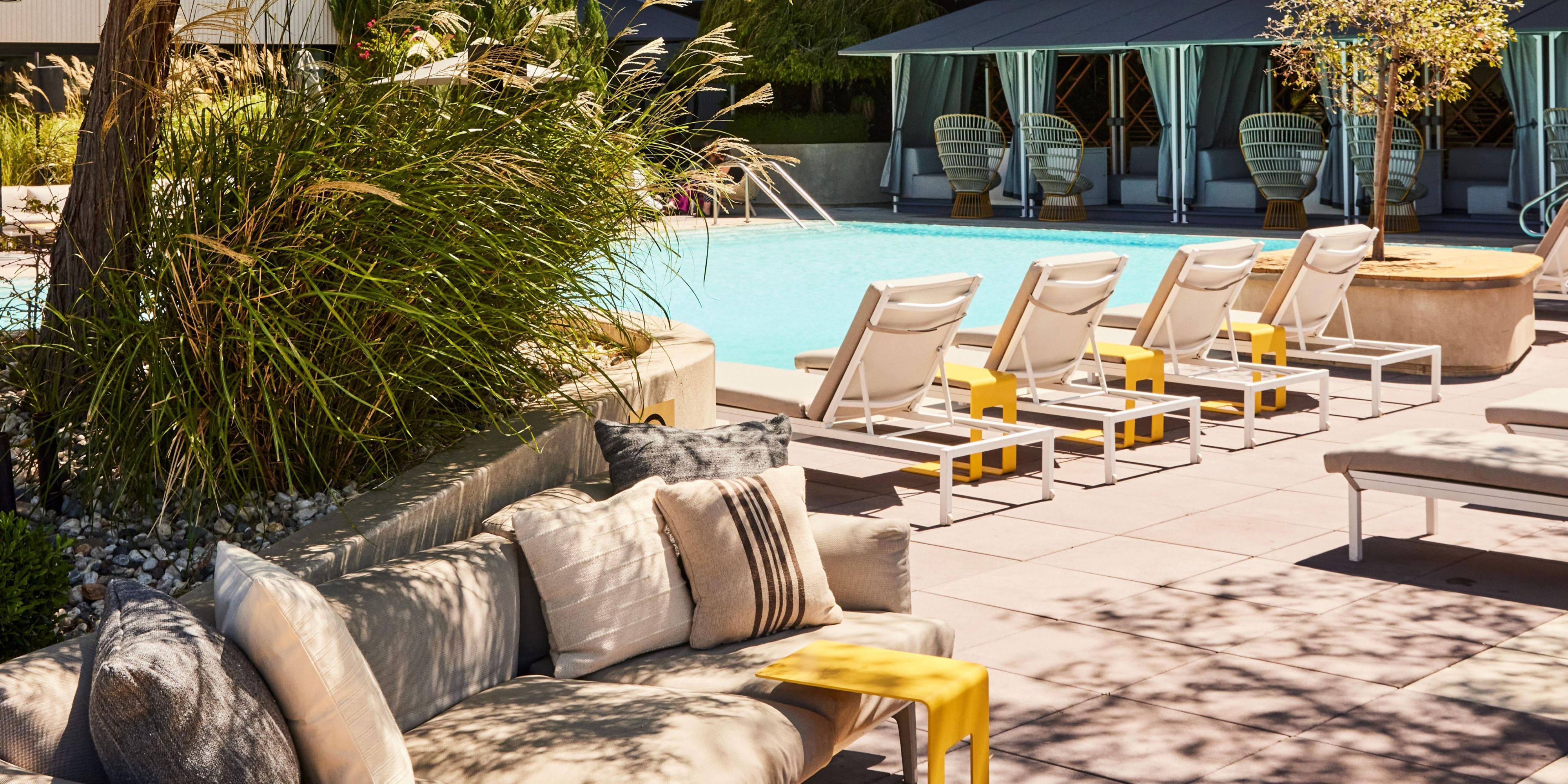 Soak up the sun and the new Sacramento social scene on our third-floor pool deck. Its prime position overlooking Downtown Commons and the Golden 1 Center makes it an ideal hangout on Kings home game nights. Claim a chaise or a VIP bungalow and enjoy farm-to-fork fare and craft cocktails from Revival at the Sawyer.