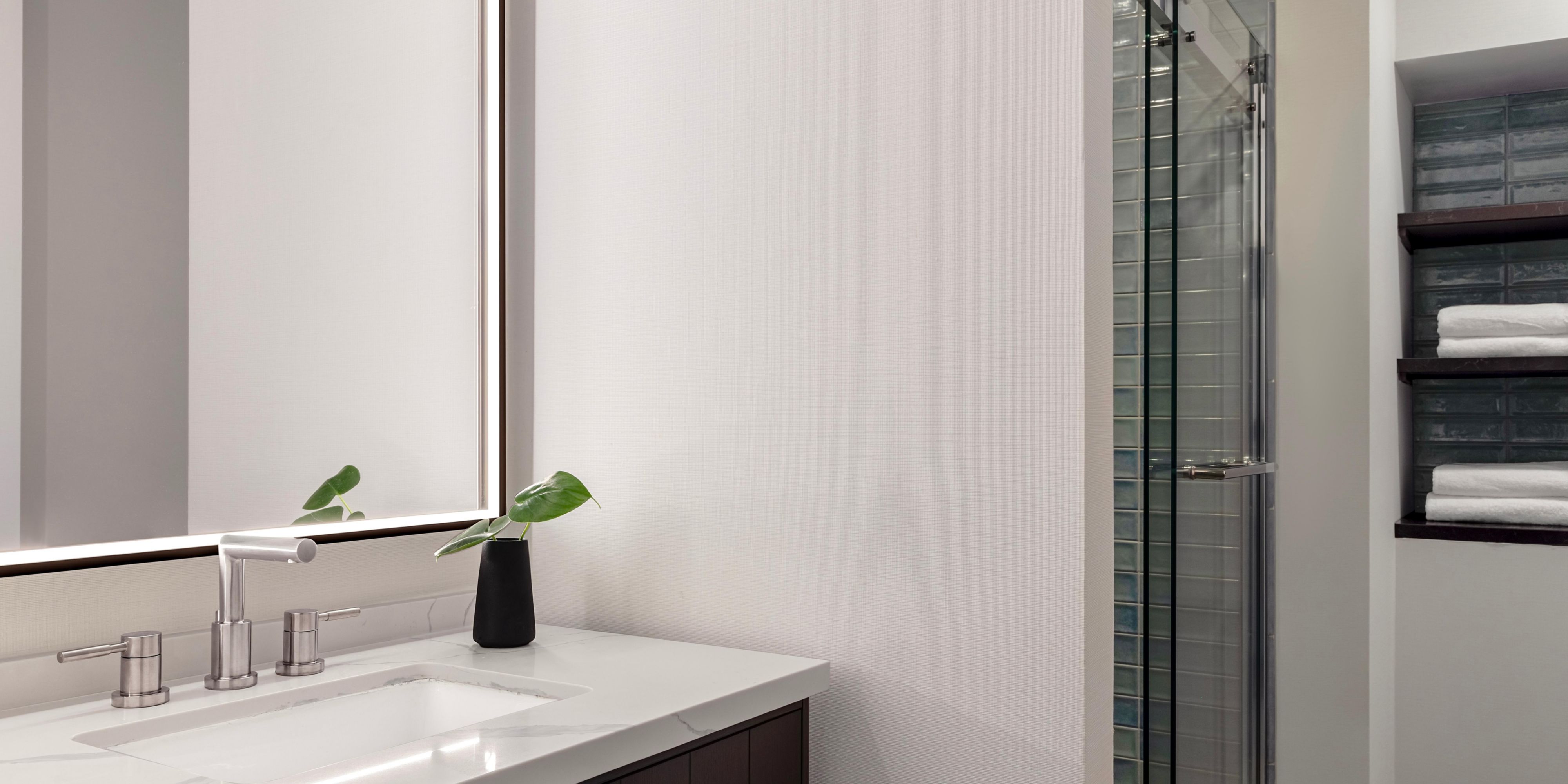 Suite Bathroom 