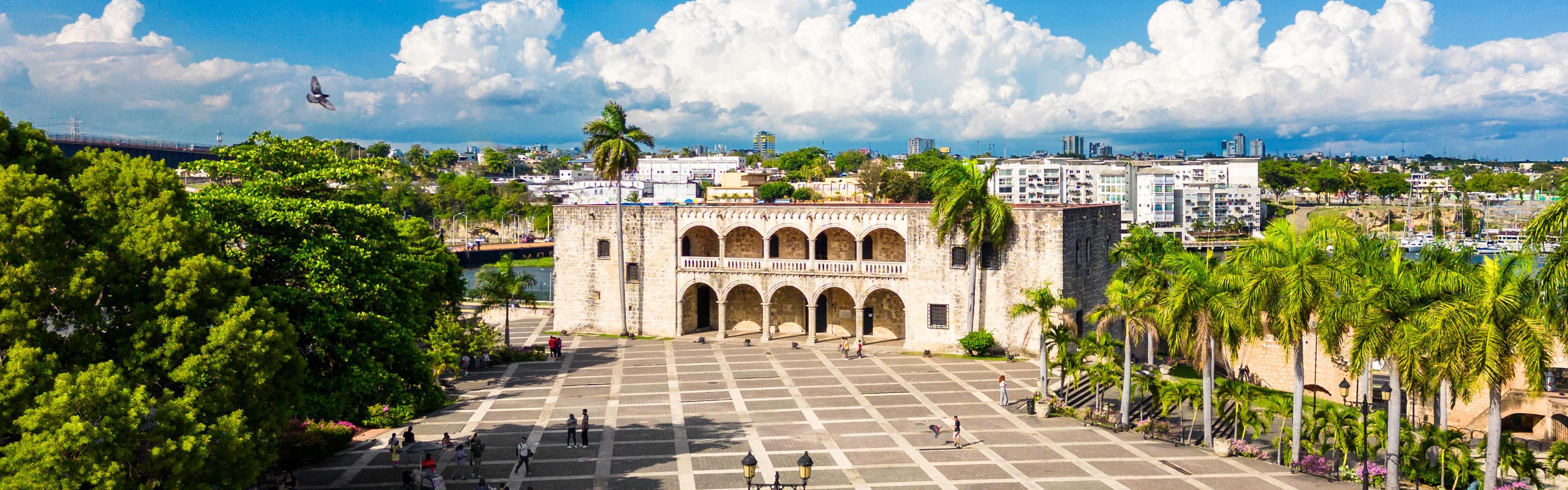 Explore los sitios de la histórica ciudad de Santo Domingo.