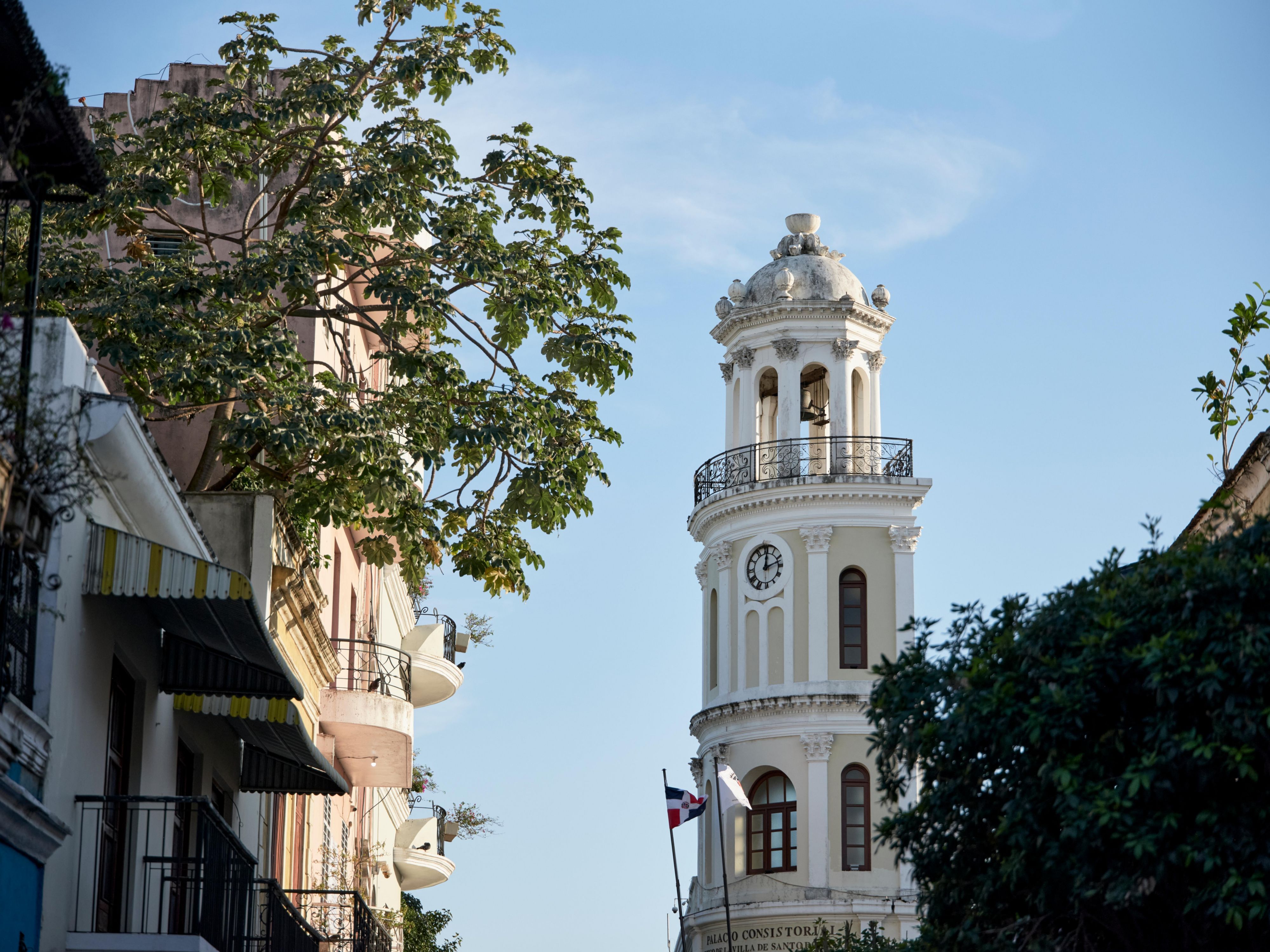 Picturesque and historic Colonial City neighborhood
