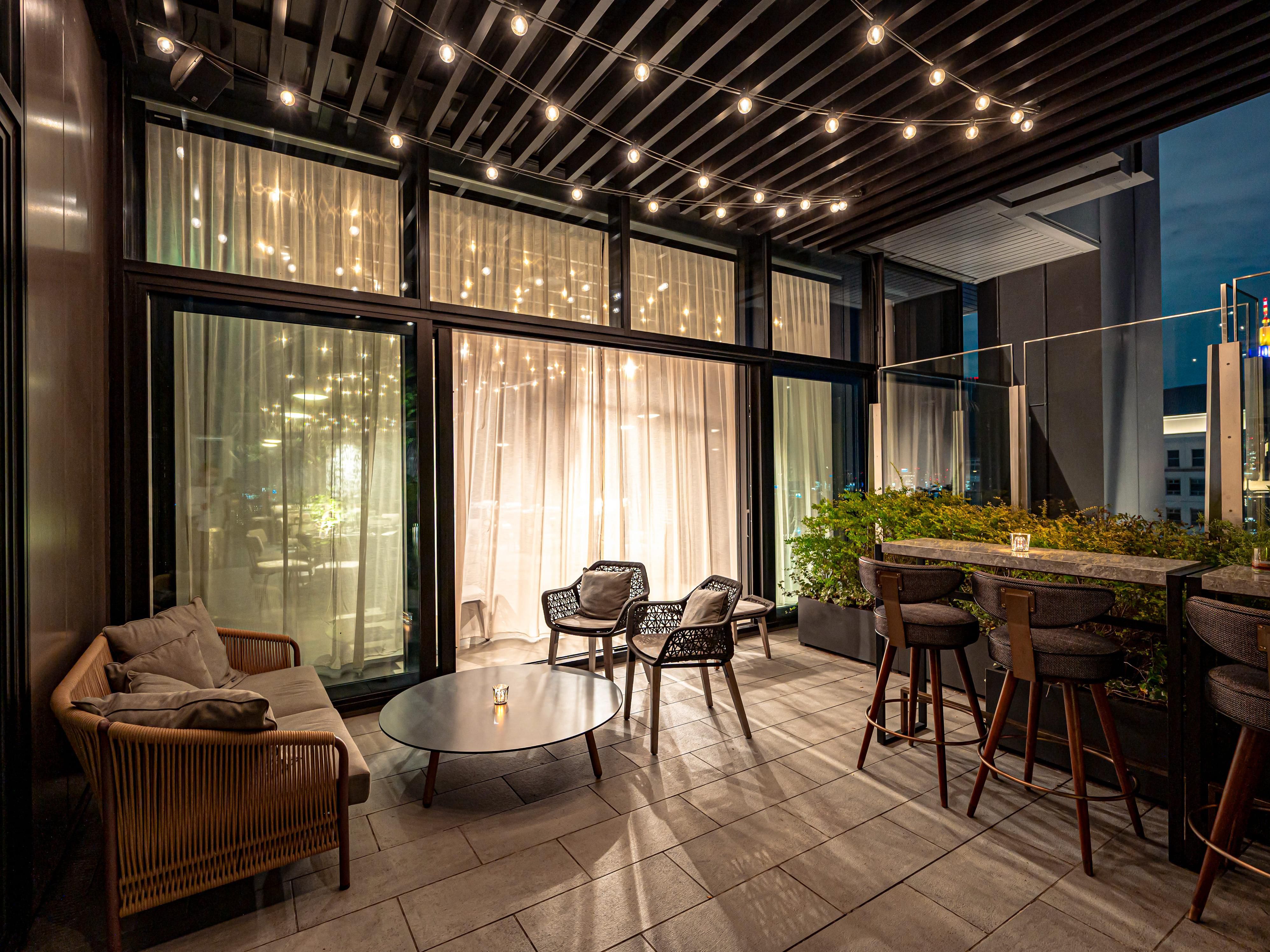 86, a cozy rooftop bar in Shinjuku
