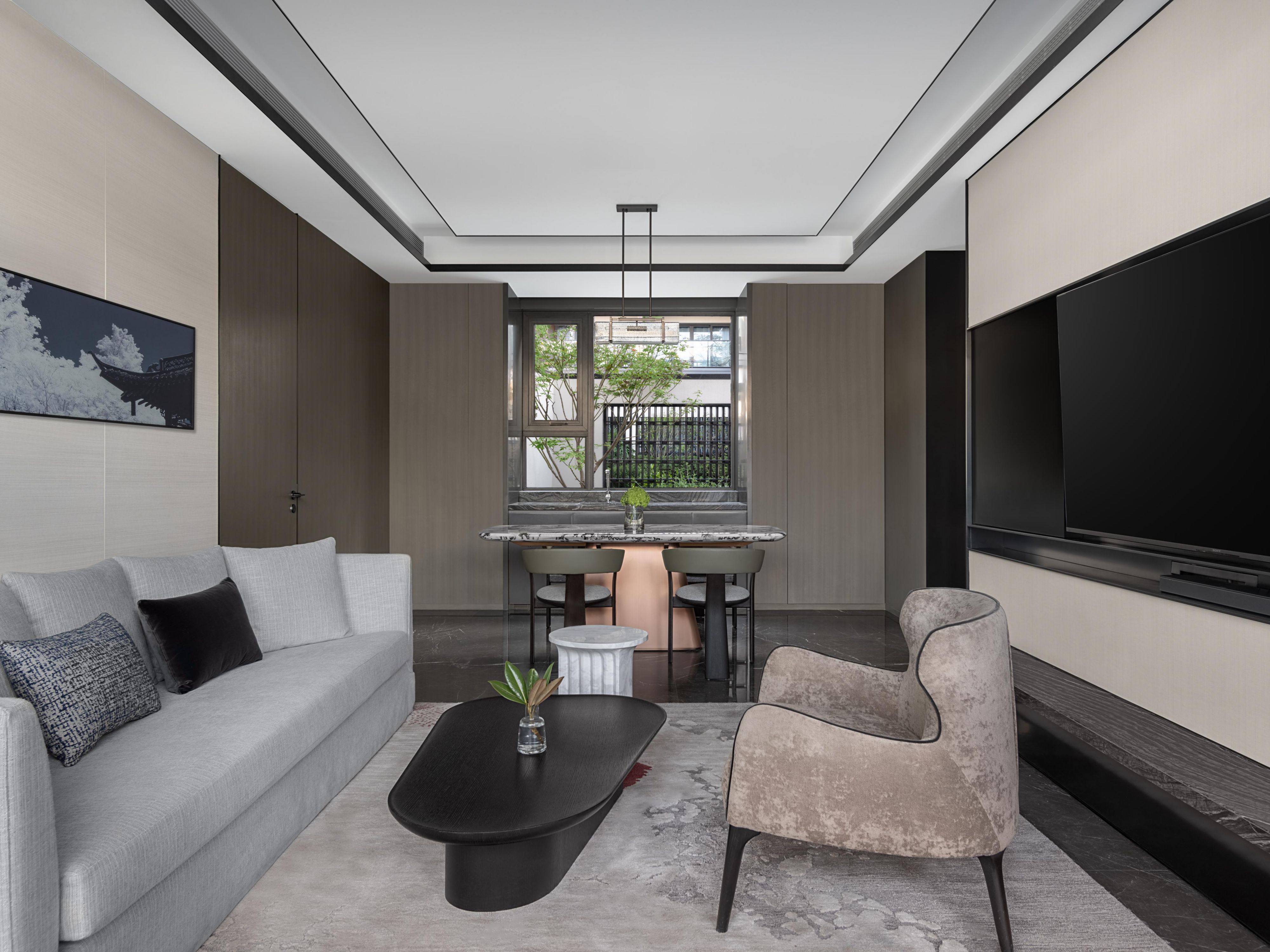 Two sides courtyartd suite