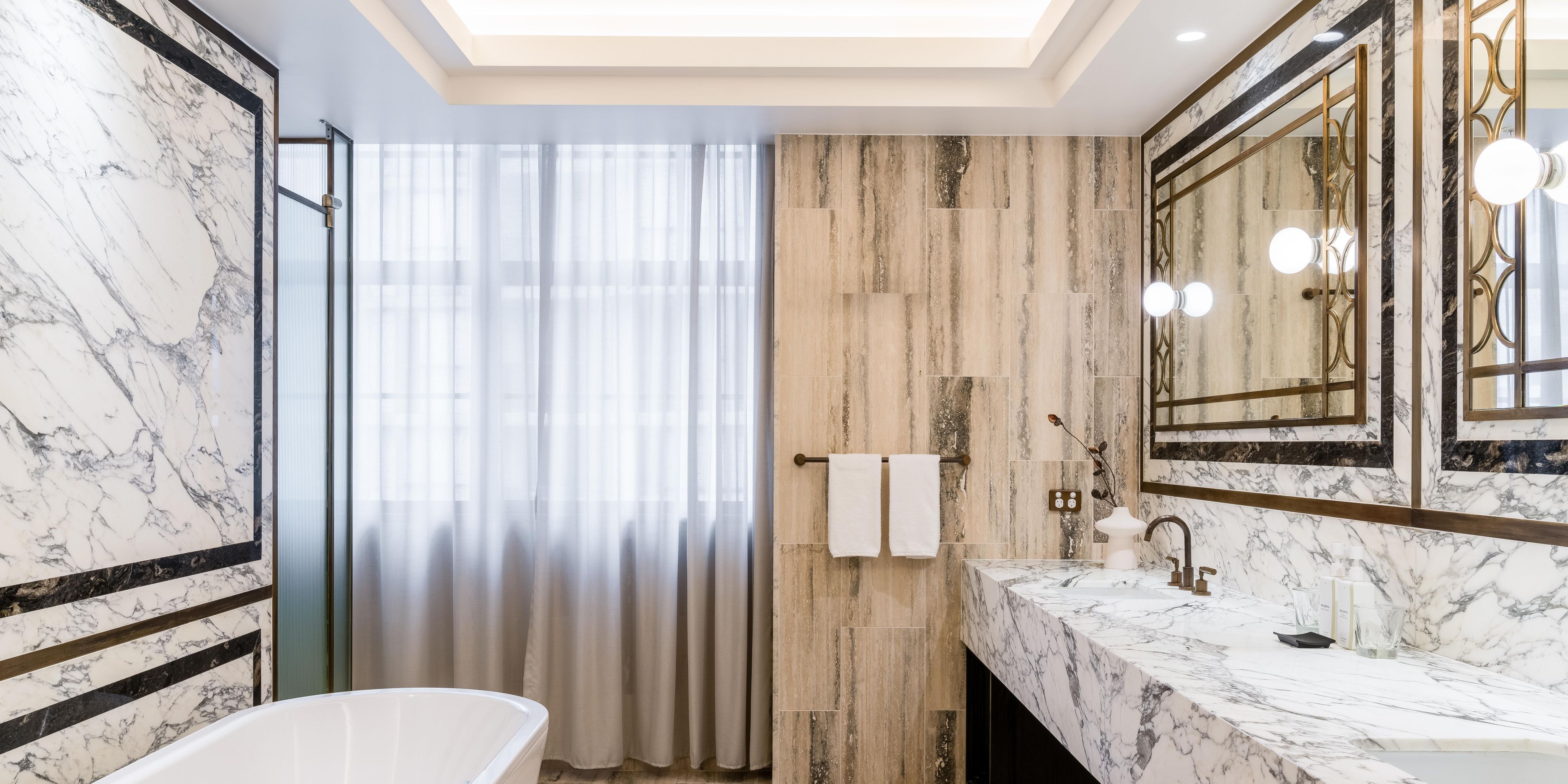 Hammond Suite Bathroom