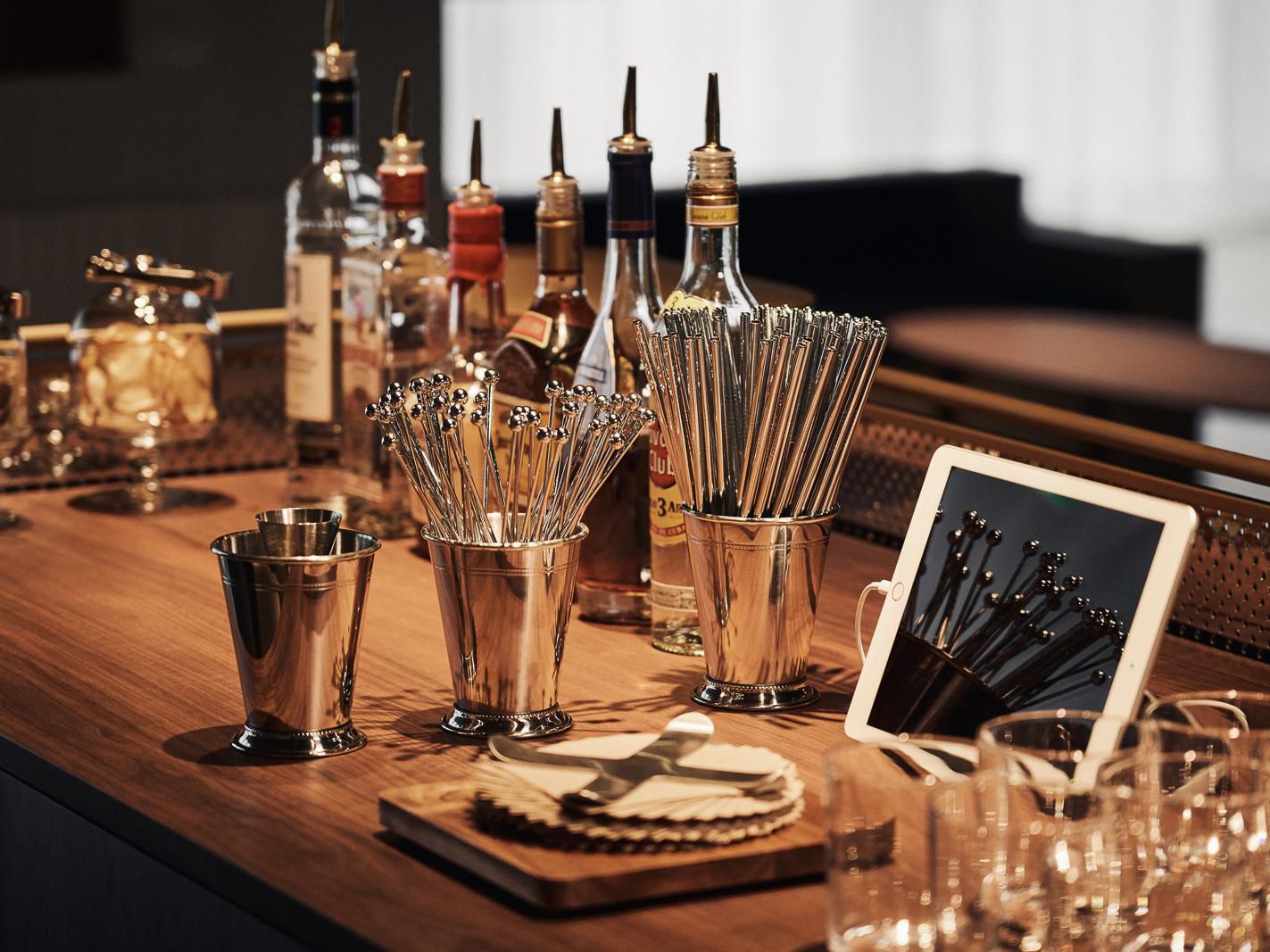 Boutique Comfort: Honor Bar at Kimpton Da An Hotel