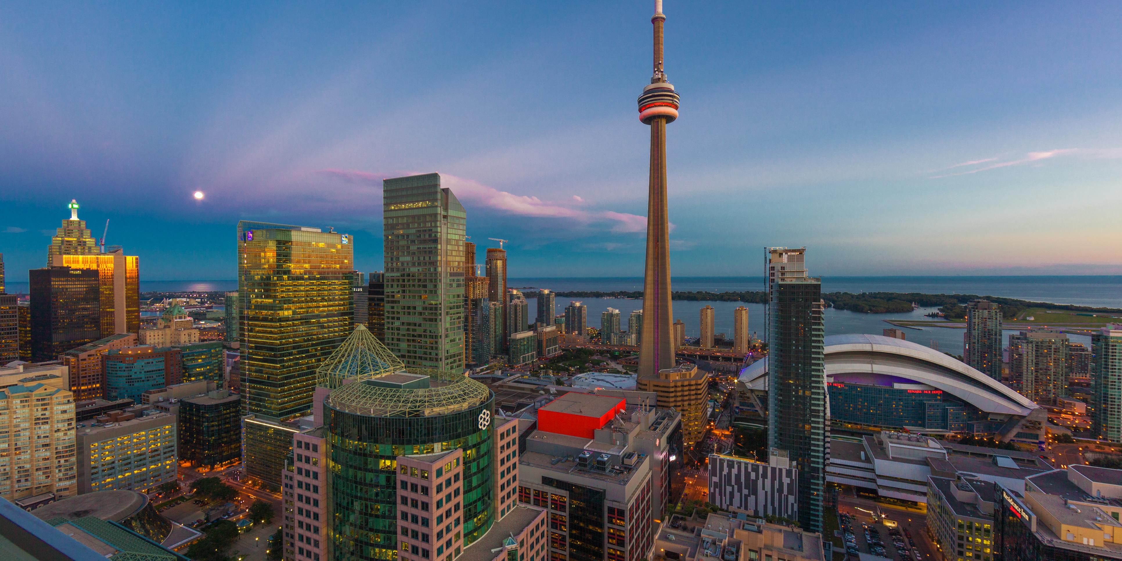 Toronto’s expansive downtown is made up of a mosaic of more than two dozen distinct neighbourhoods. World-class shopping, dining, theatre and pro sports, not to mention relaxing green spaces and Lake Ontario are all waiting to be discovered, making downtown an urban explorer’s dream.