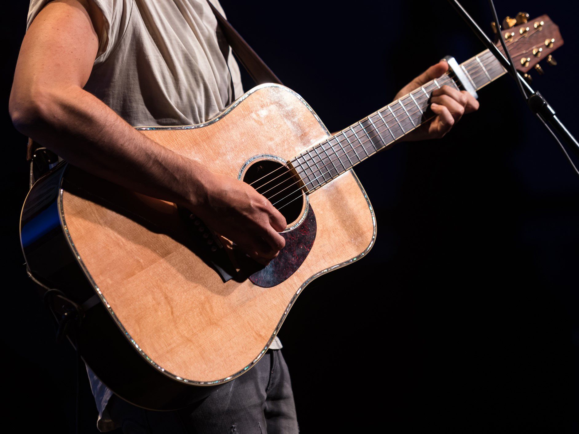 live music guitarist
