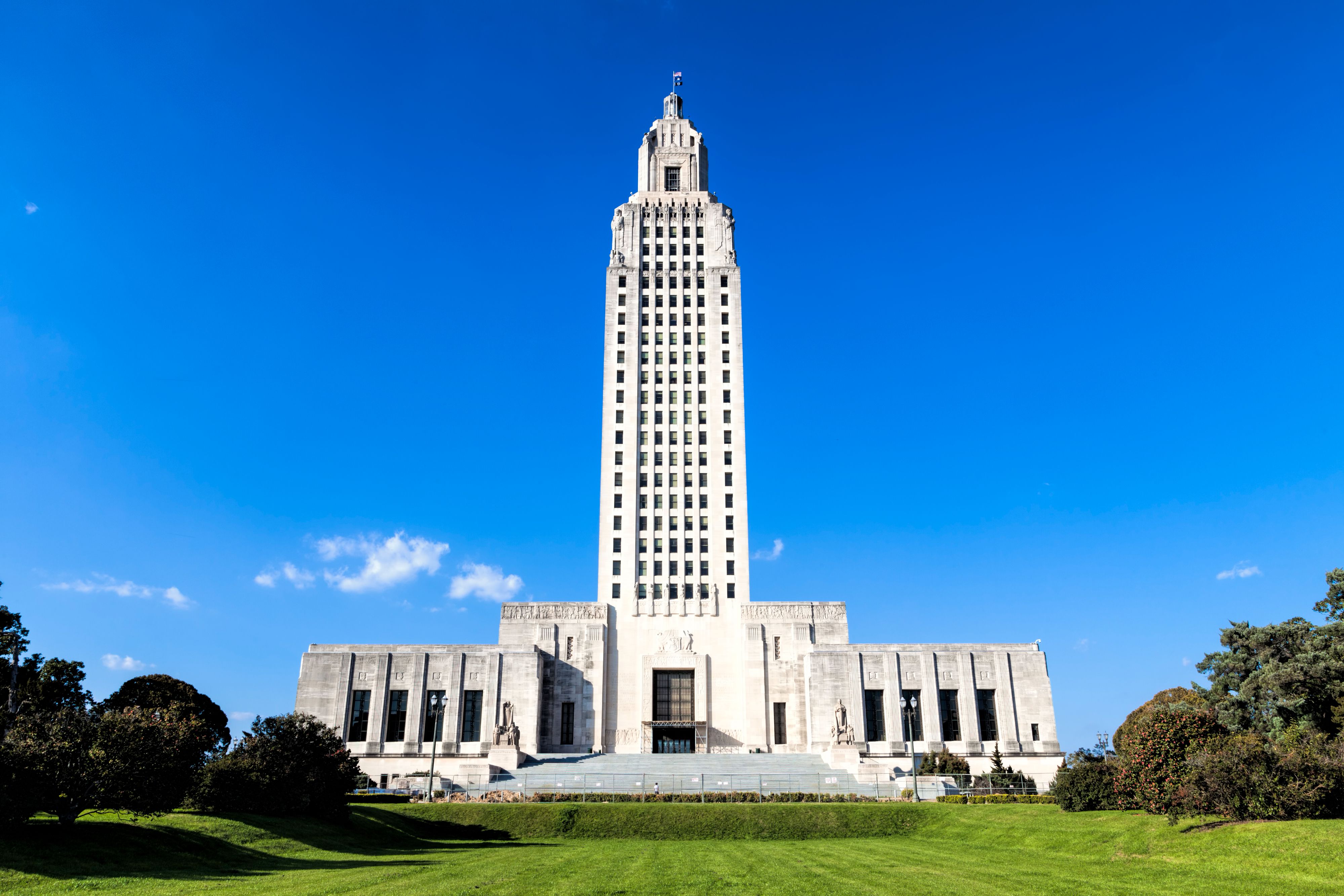 Louisiana State Capitol​ building in the day time.