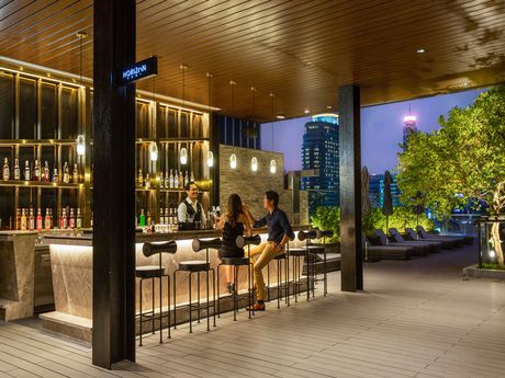  Horizon Pool Bar Sindhorn Midtown Hotel Bangkok, Vignette Collection by IHG