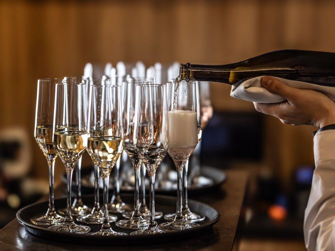 pouring fizz into glasses