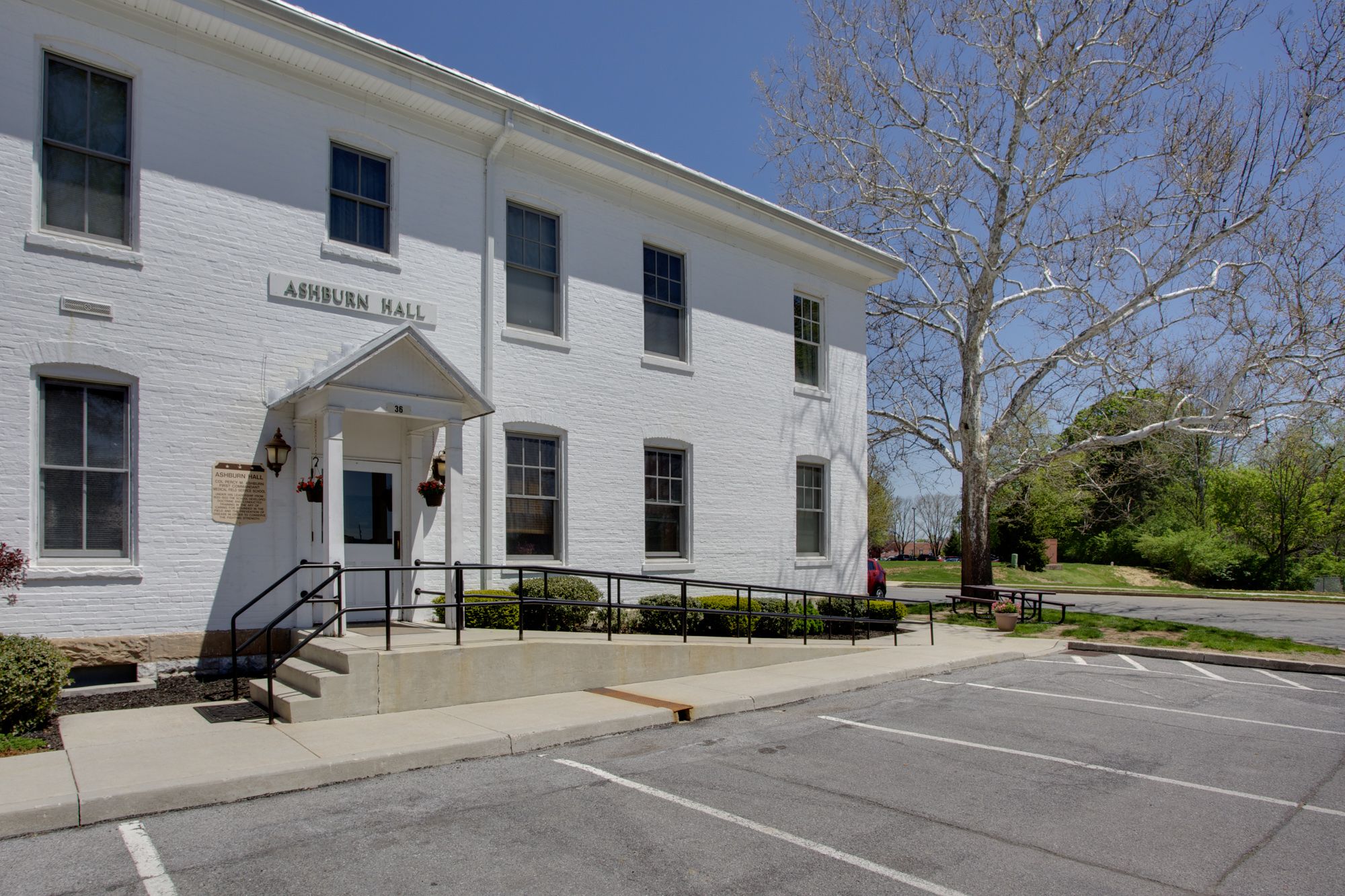 Hotel Exterior Ashburn Hall - Front Desk check in