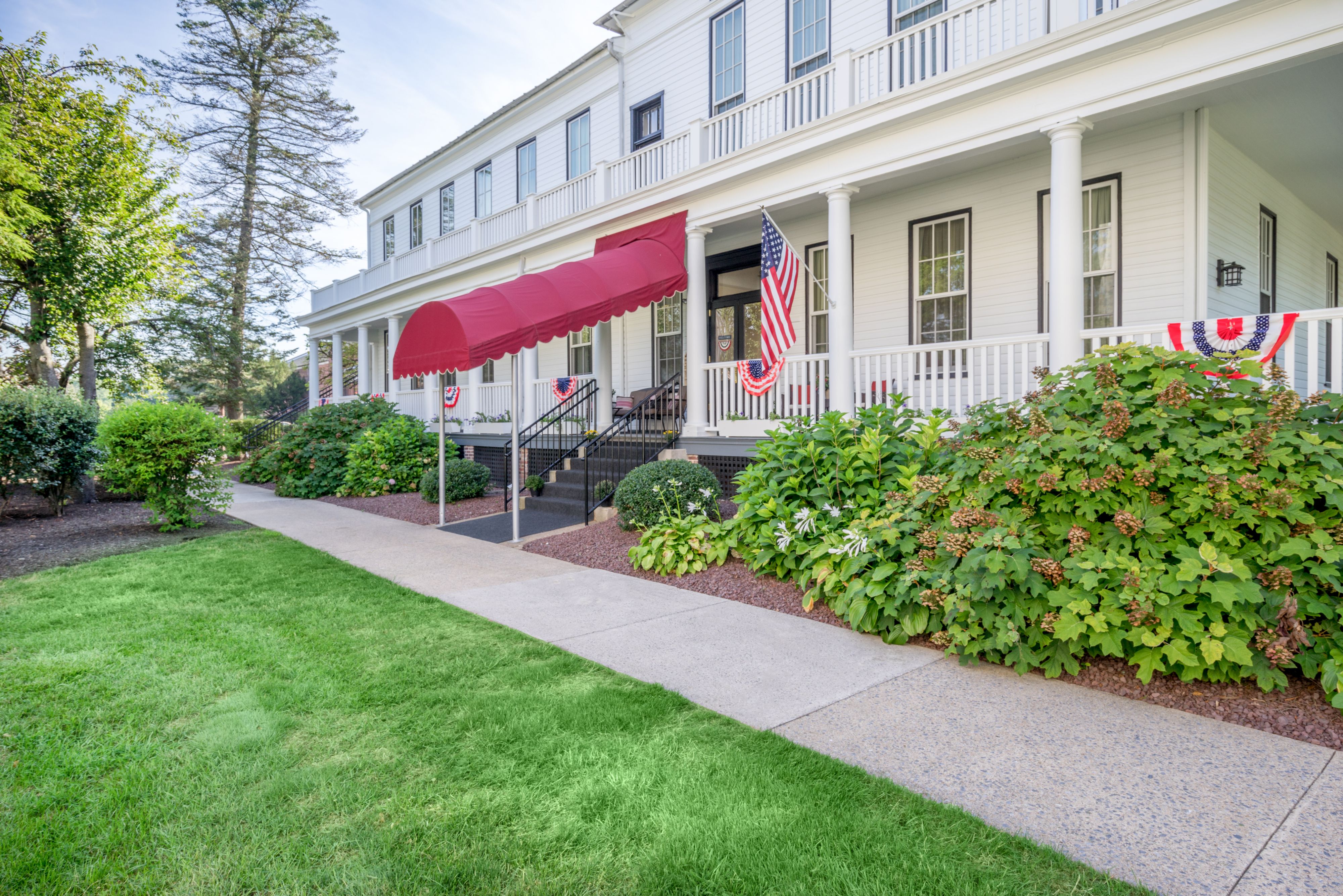 Hotel Exterior - Washington Hall