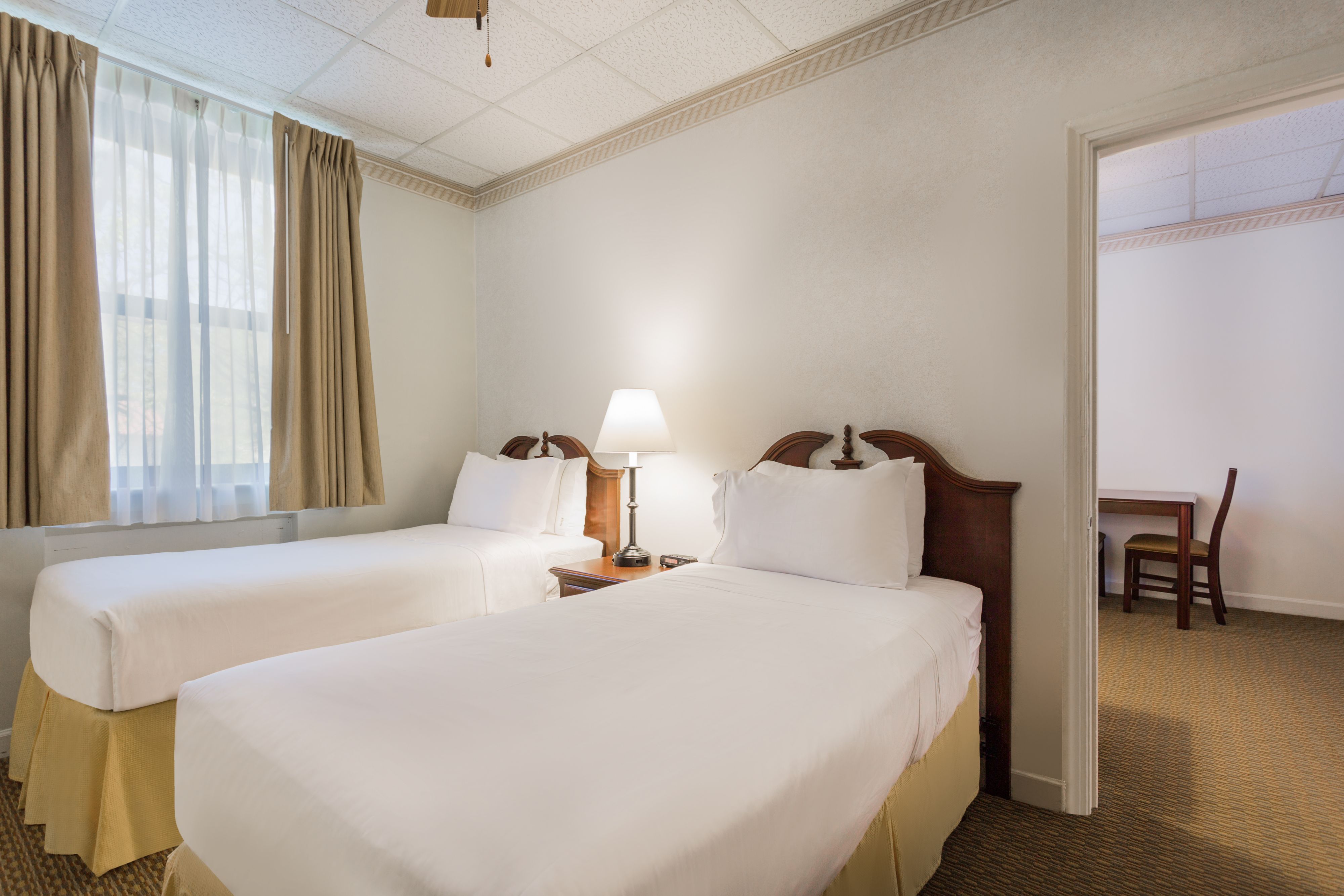 Room type has 1 Queen and two twin beds (TK1G)