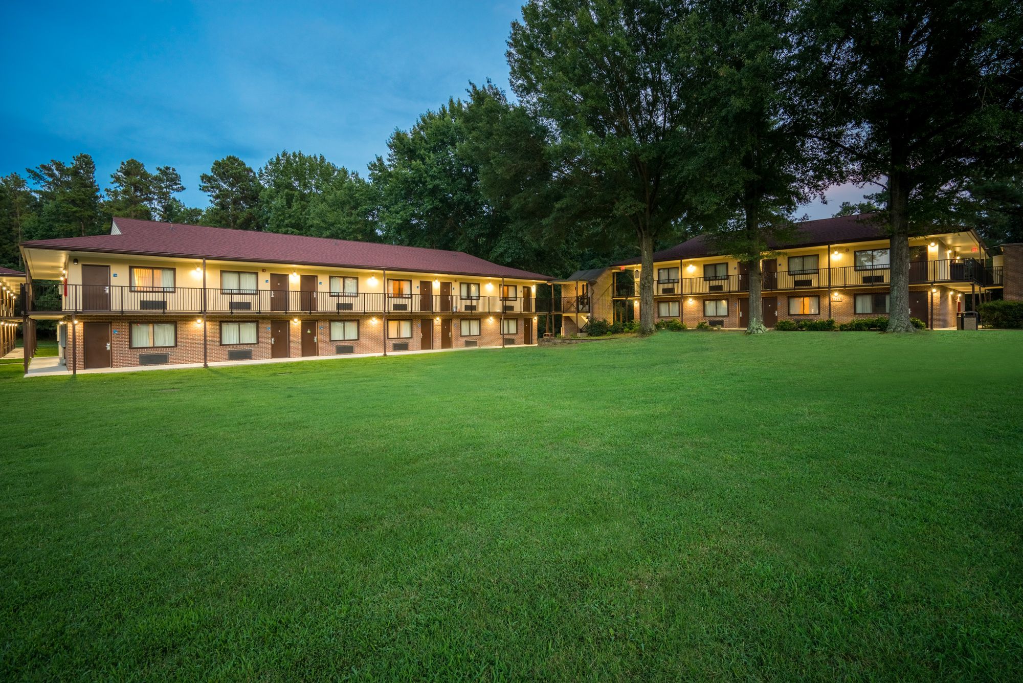 MacKintosh Hotel Exterior