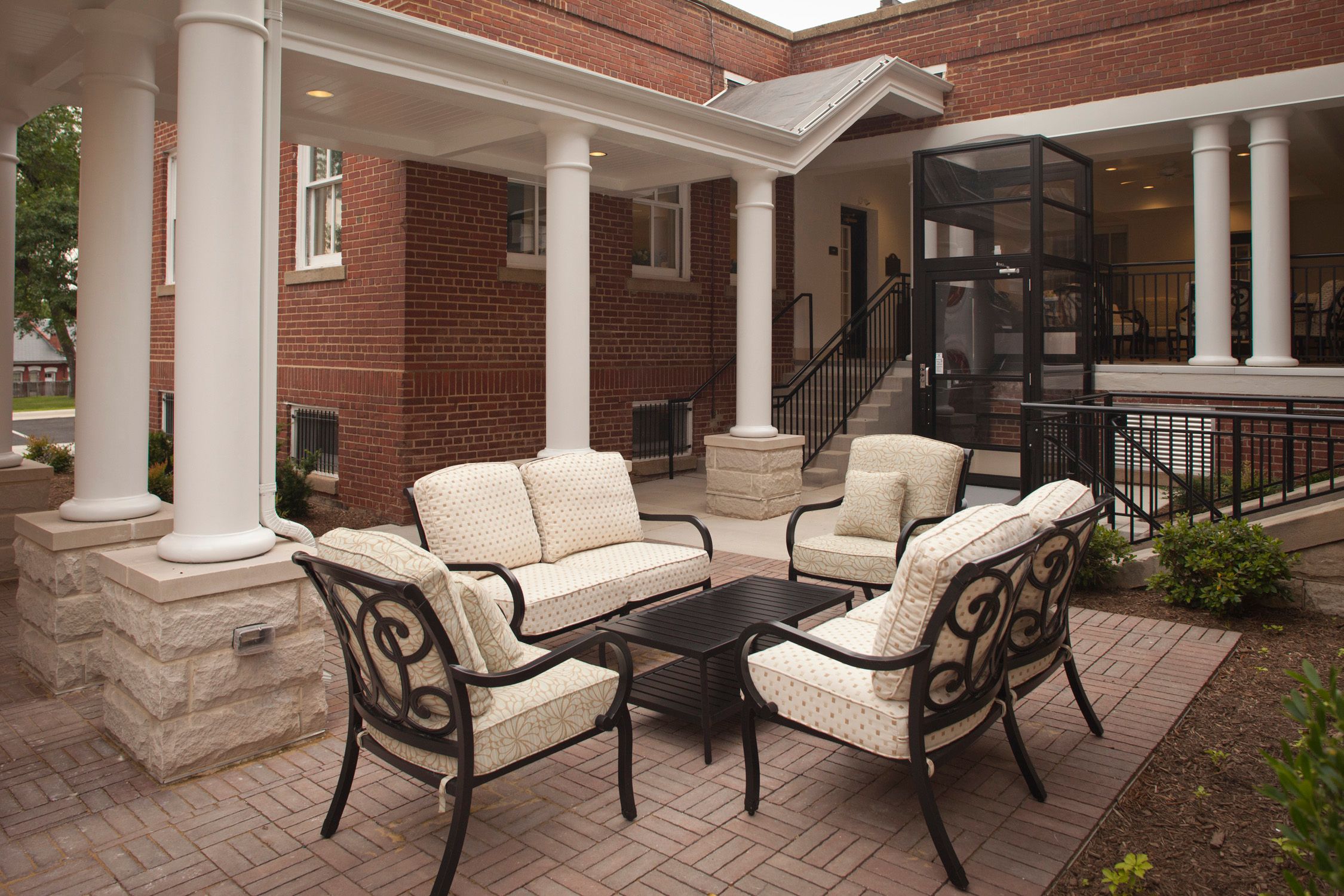 Courtyard building 50