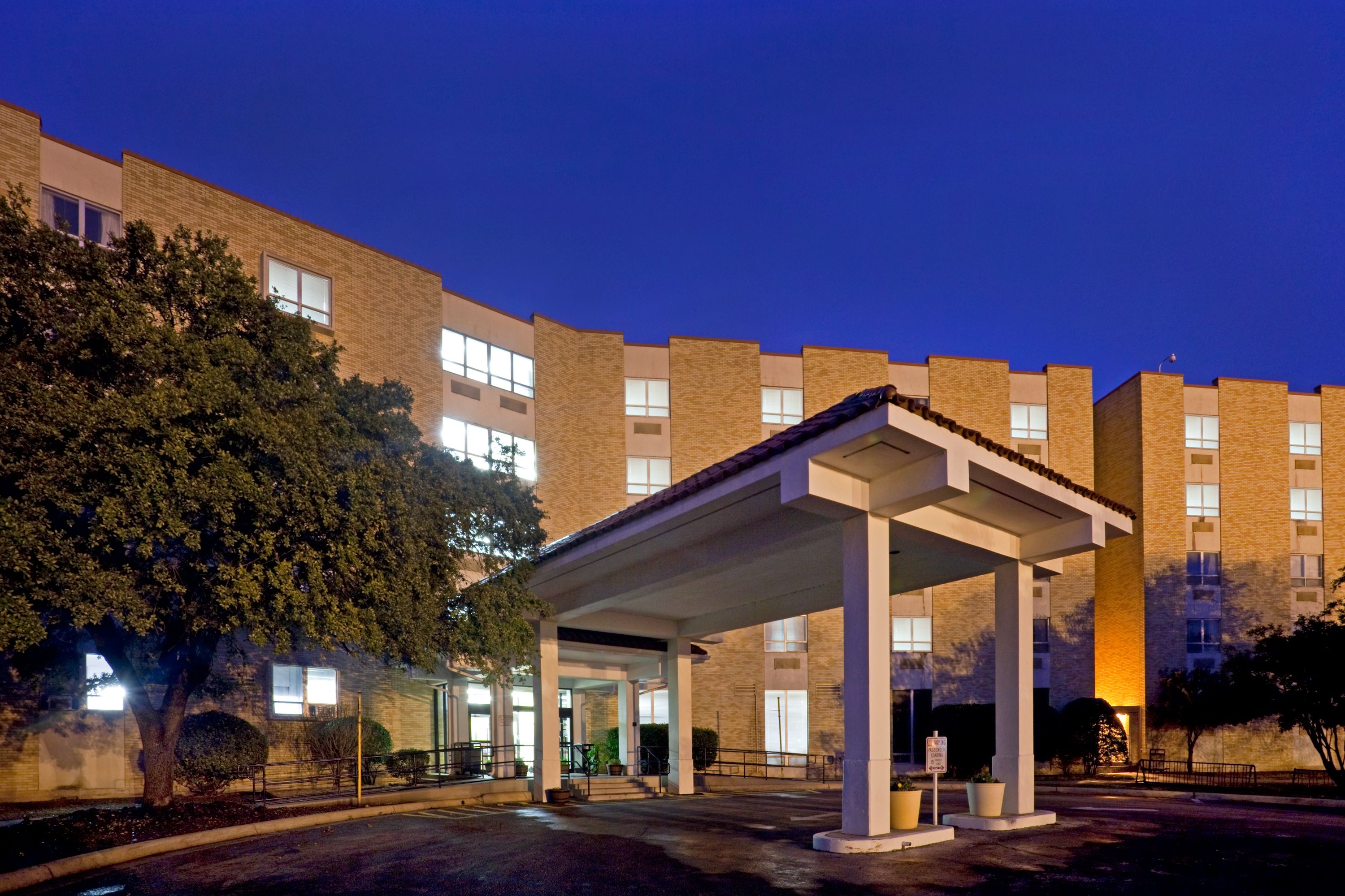 IHG Army Hotel, Bldg. 1384, Hotel Exterior Night