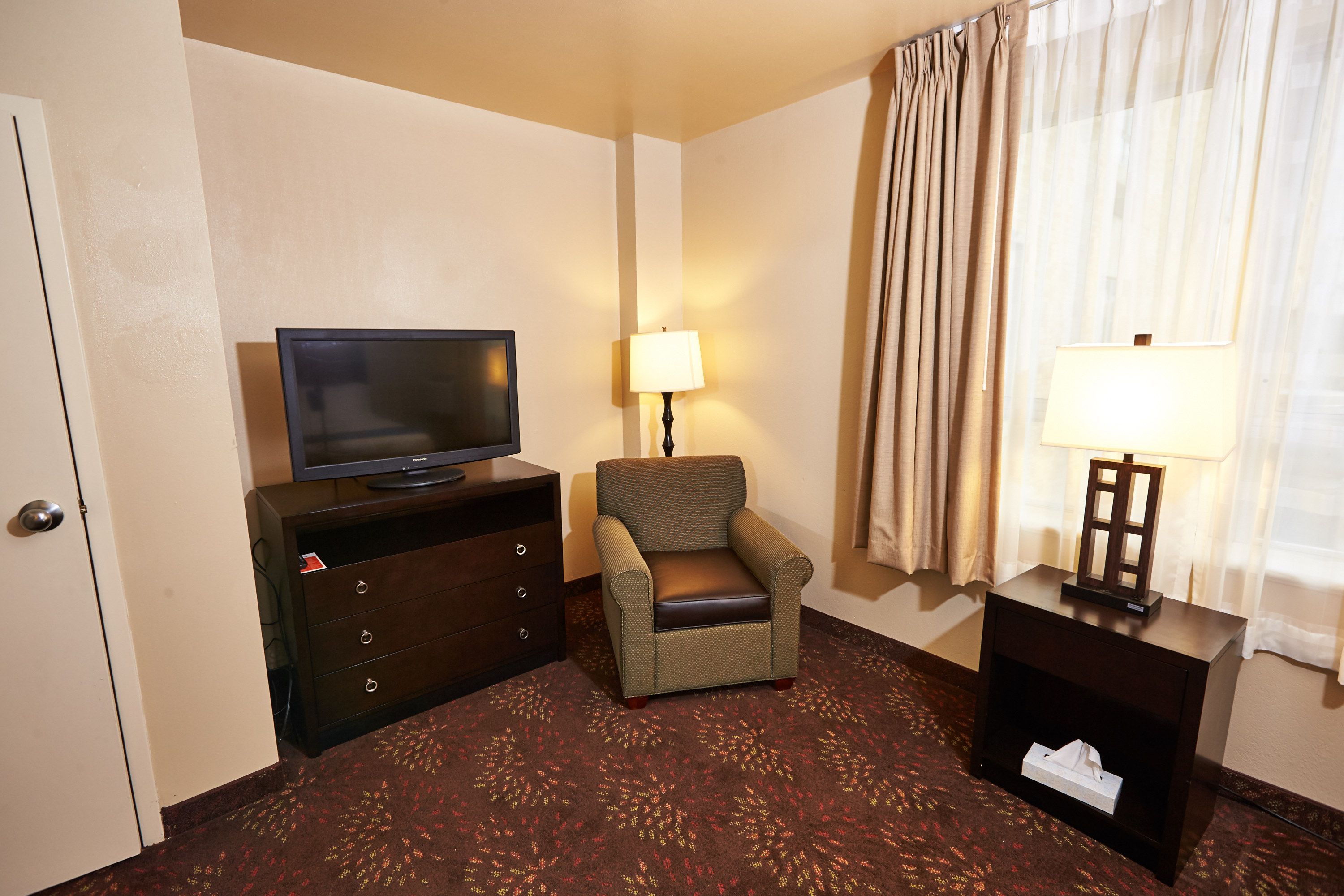 IHG Army Hotel, Bldg. 1384, Living room area