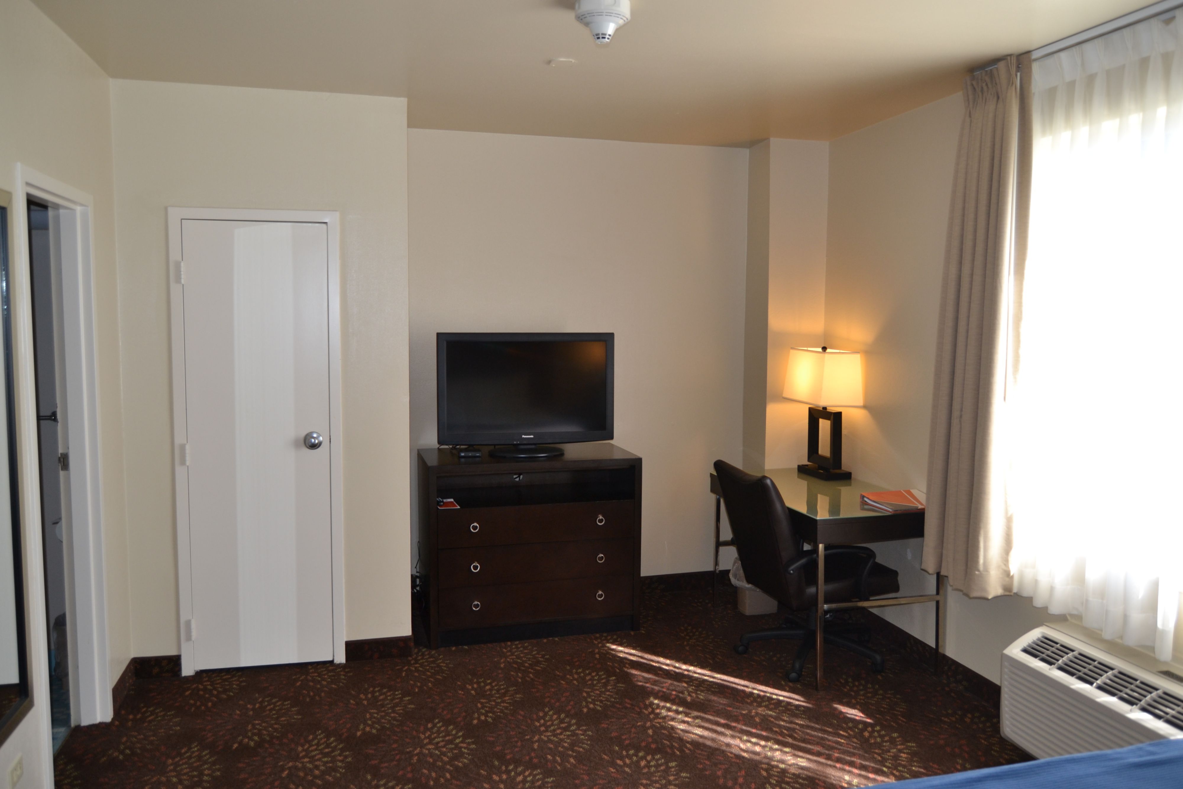 IHG Army Hotel, Bldg. 1384, Guest Room