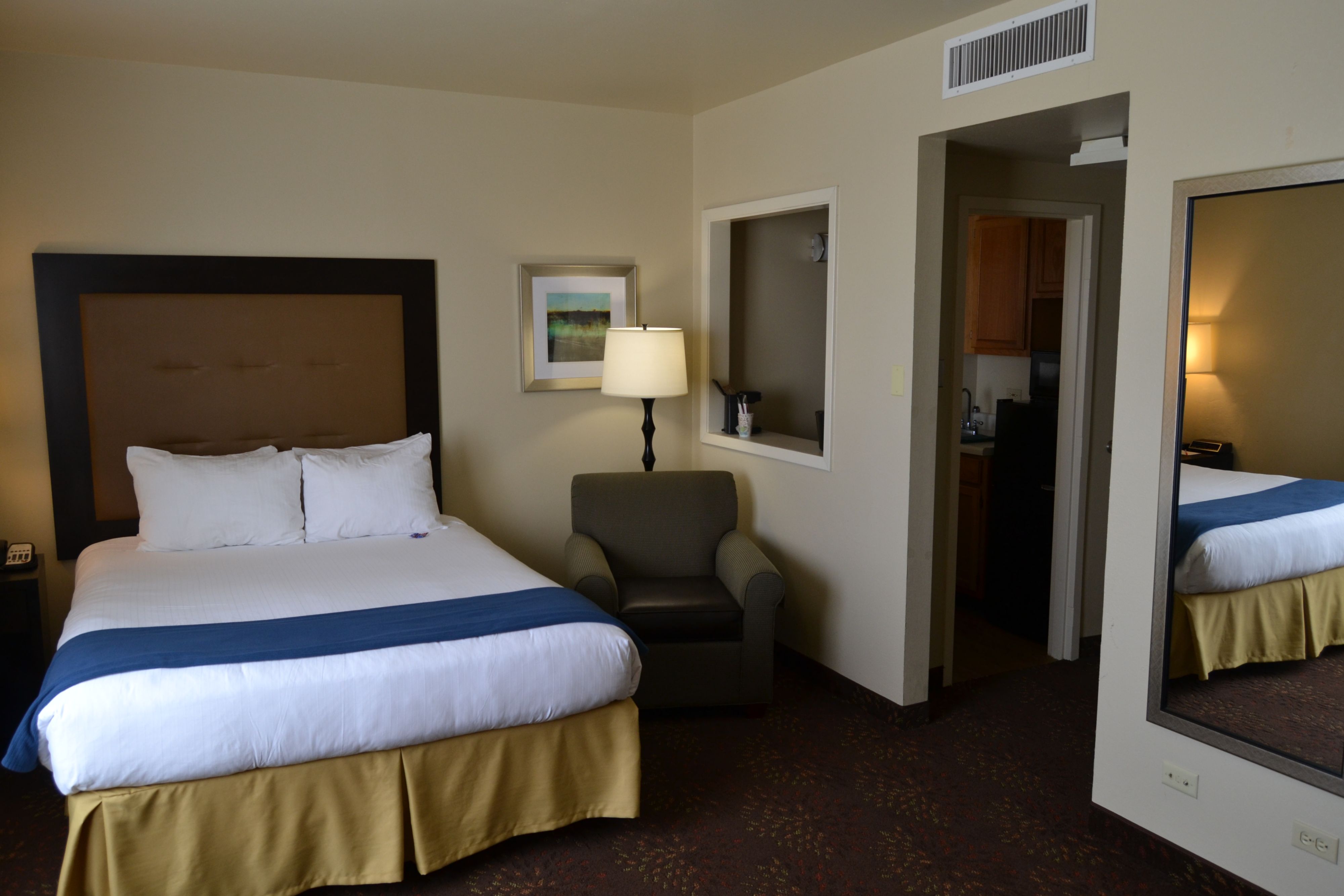 IHG Army Hotel, Bldg. 1384, Guest Room