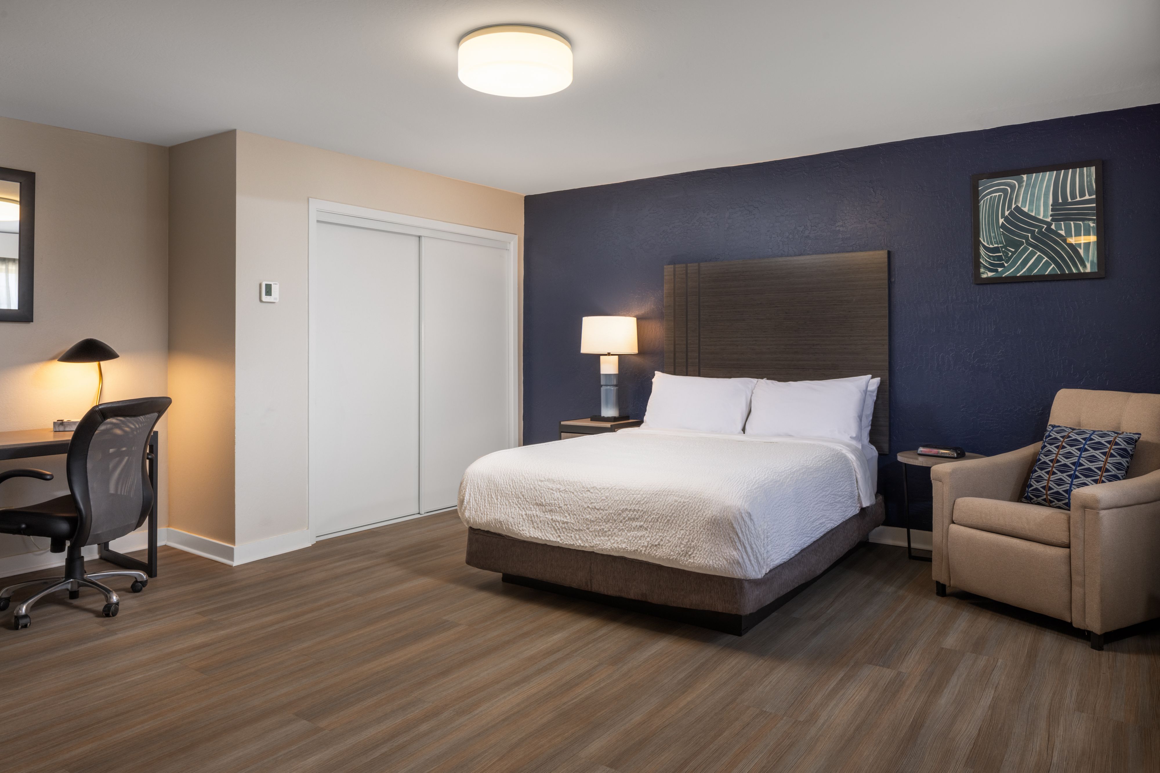 Queen Bed Guest Room