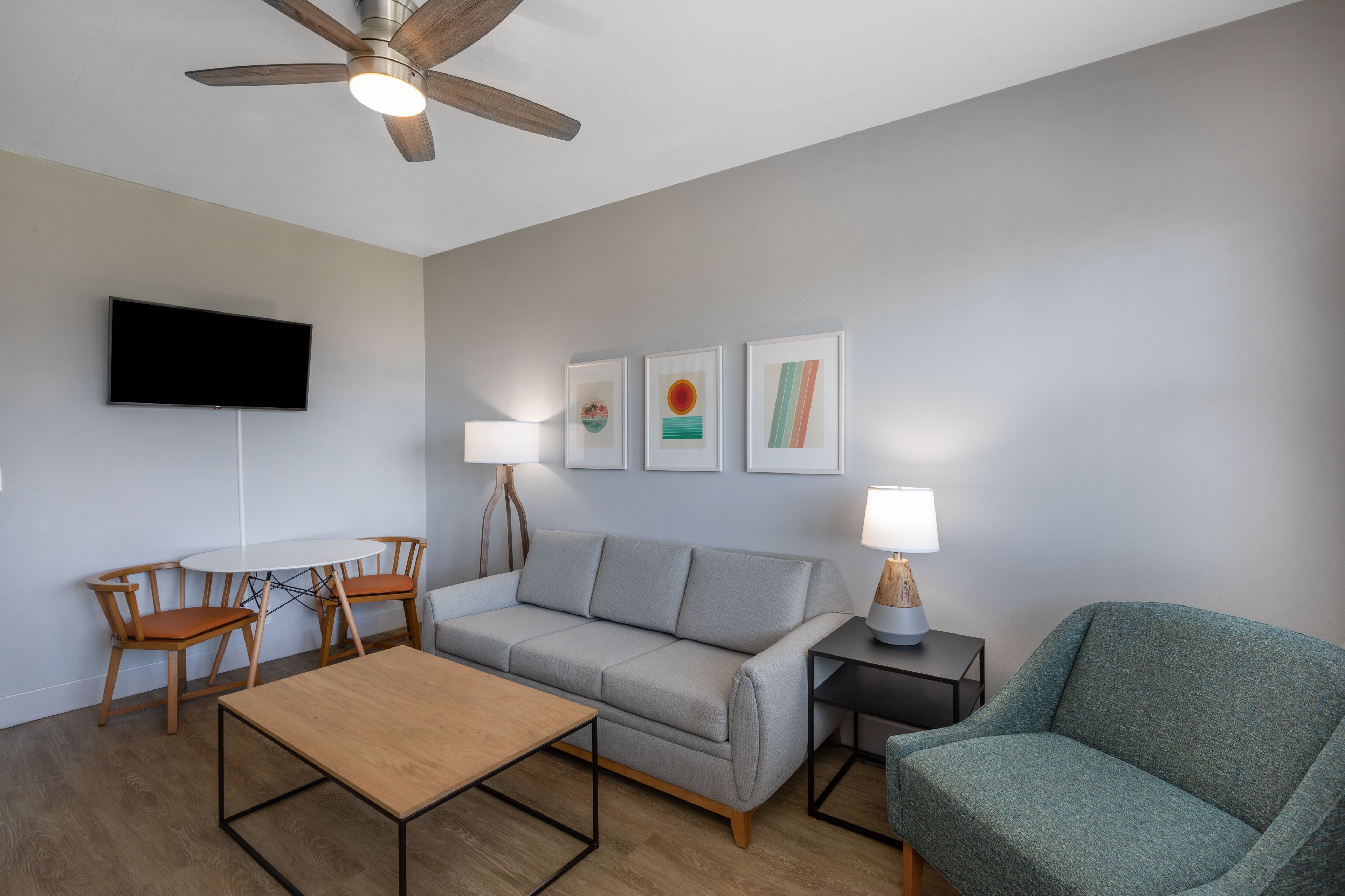 1 Kind Bed Suite - Living Room