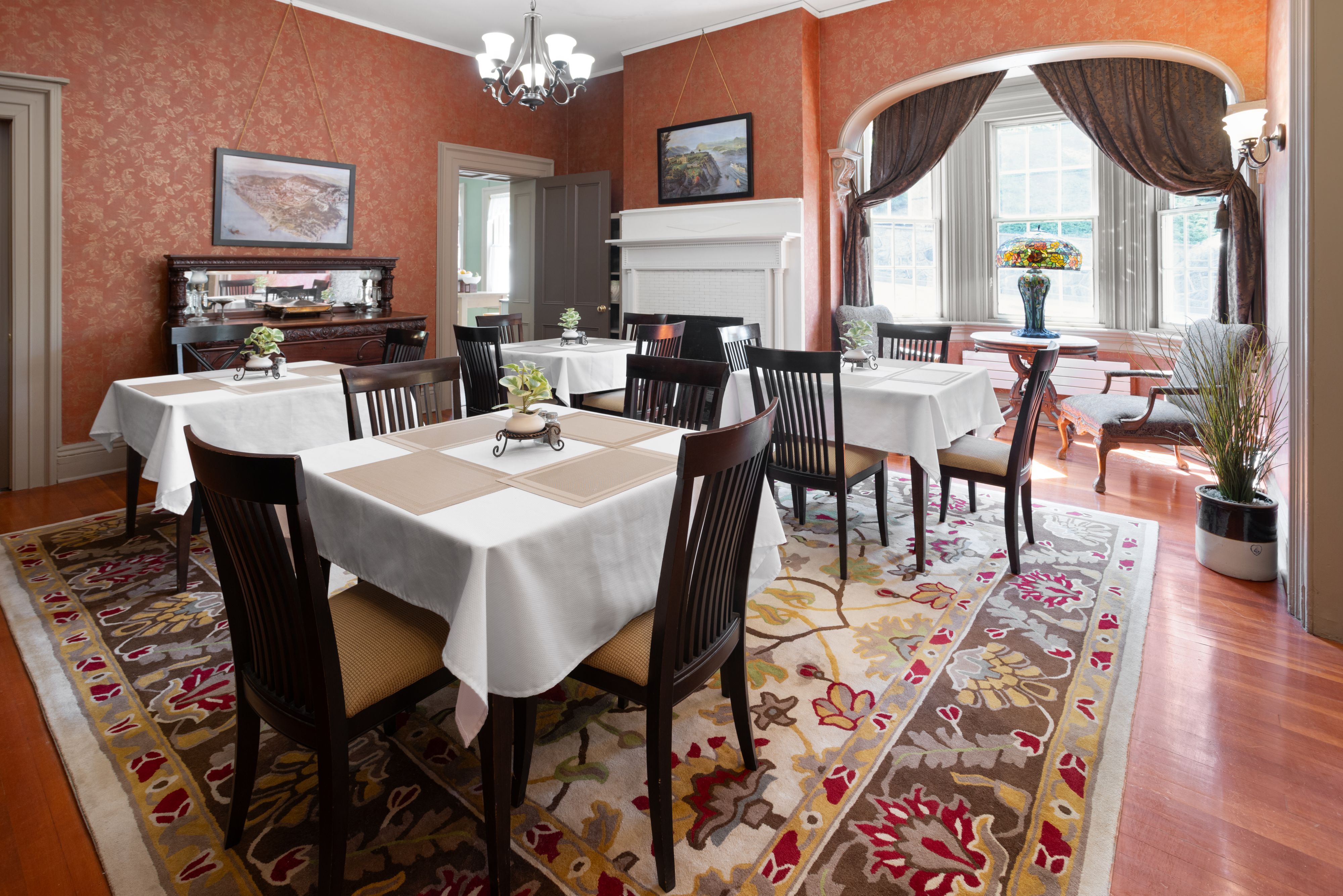 Guest Dining Lounge
