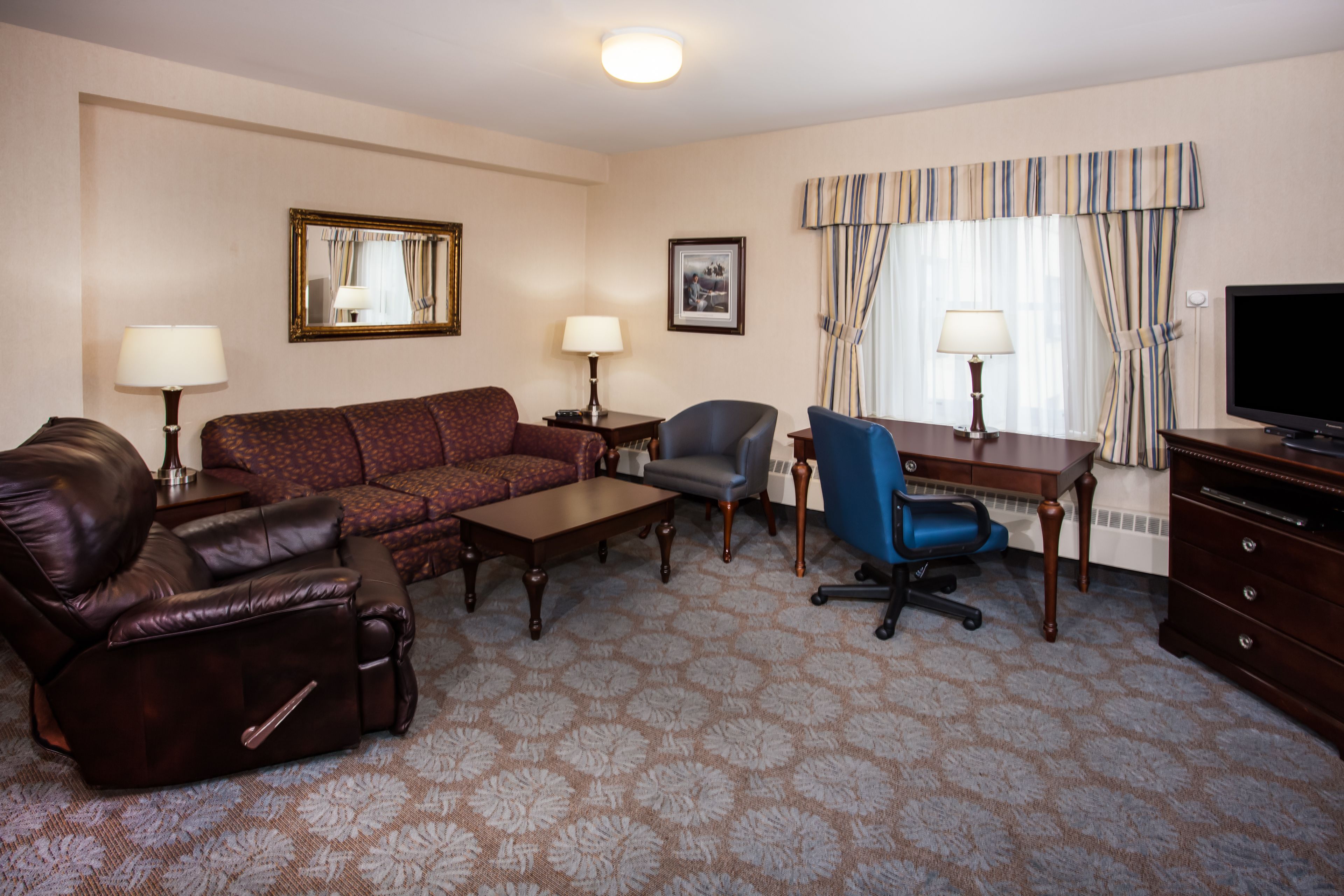 King Suite Guest Living Room 