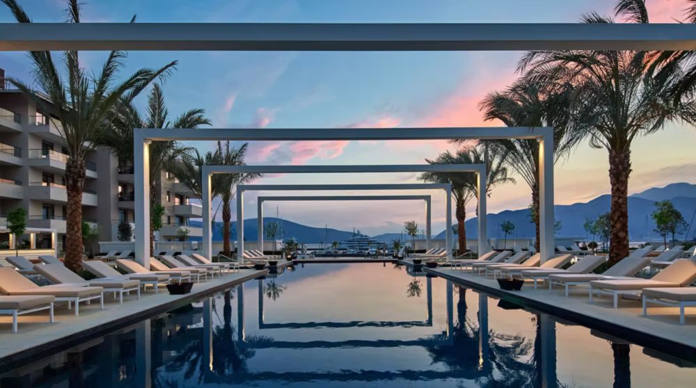Pool Club features amazing bay view