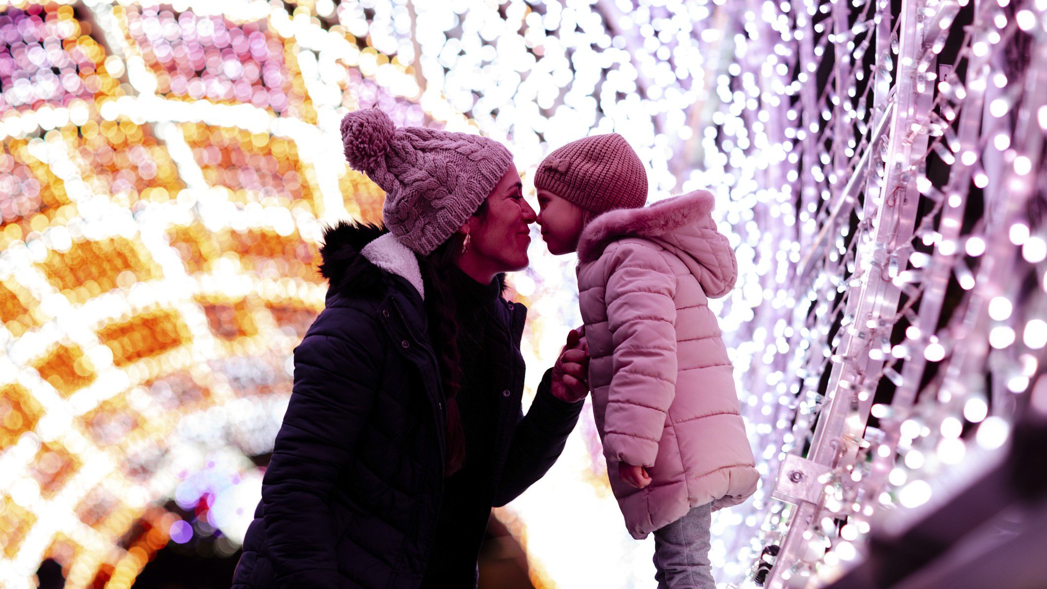 Mother and daughter in Niagra Falls
