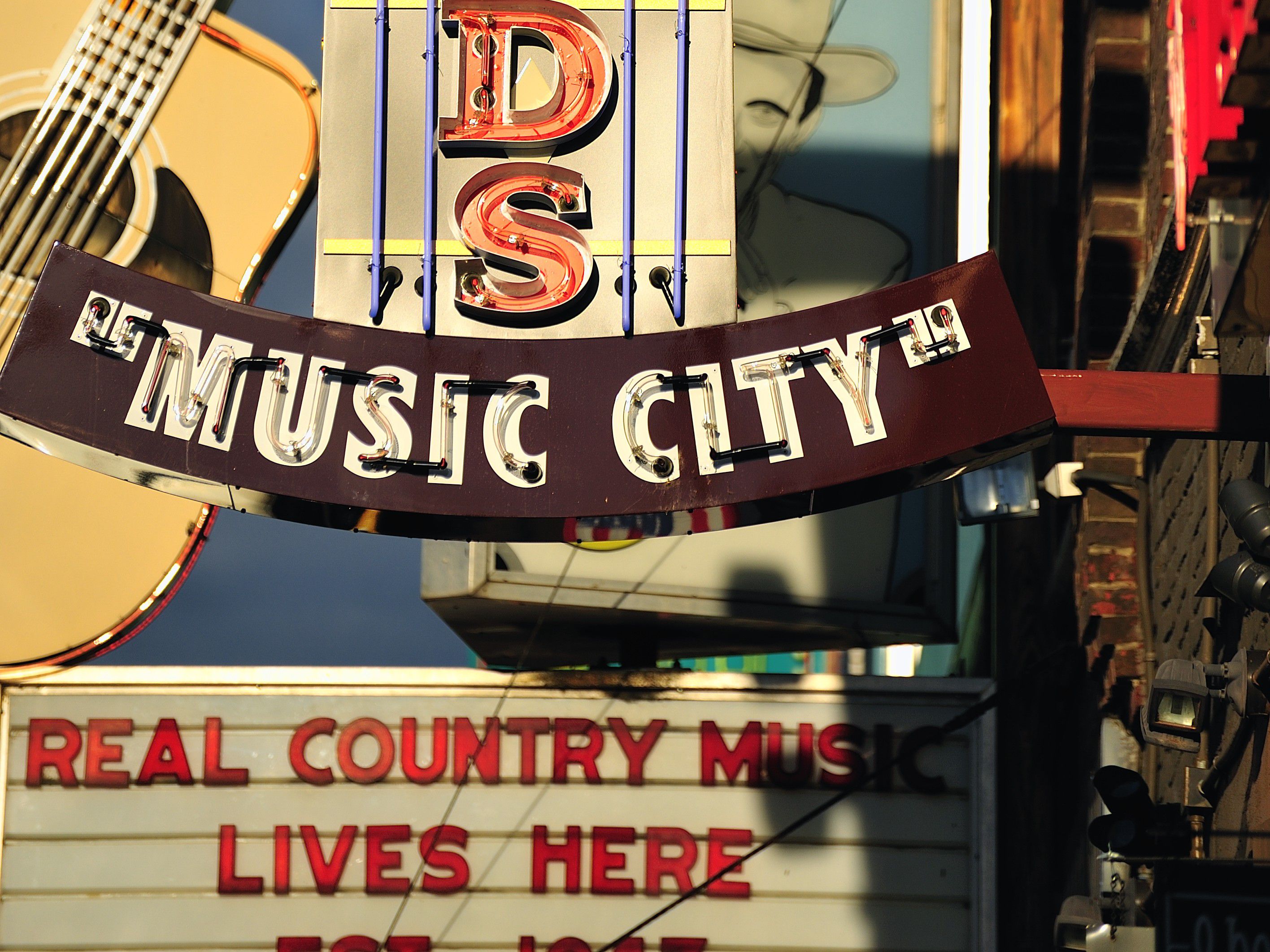 Music City sign where country lives