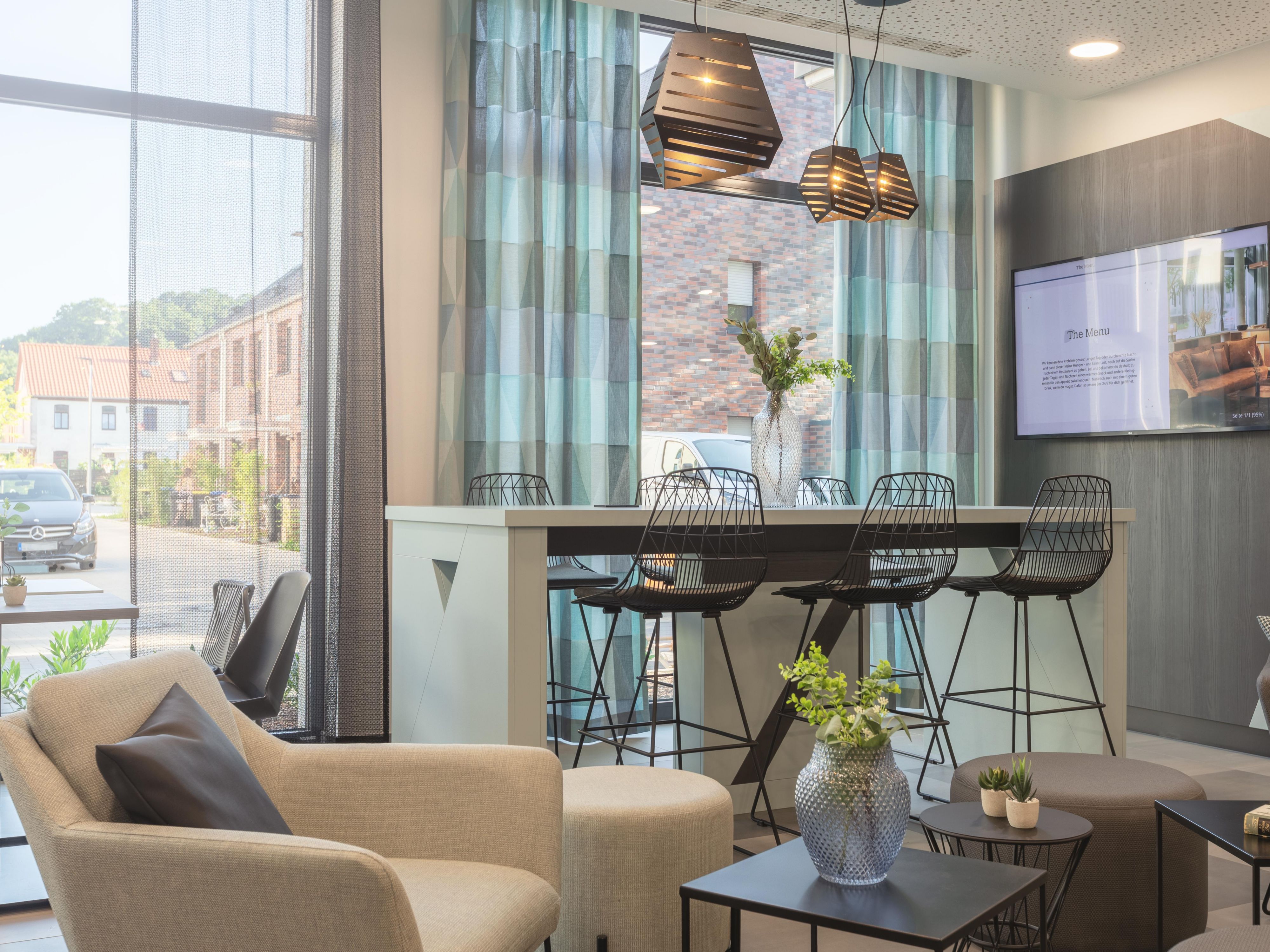 Our Living Lobby is bright, cozy and inviting - ideal for relaxing or working. Use the numerous power sockets, USB ports and free Wi-Fi to be productive or surf the internet and plan your next trip. The perfect place for a well-deserved break, to meet other people or simply to relax.