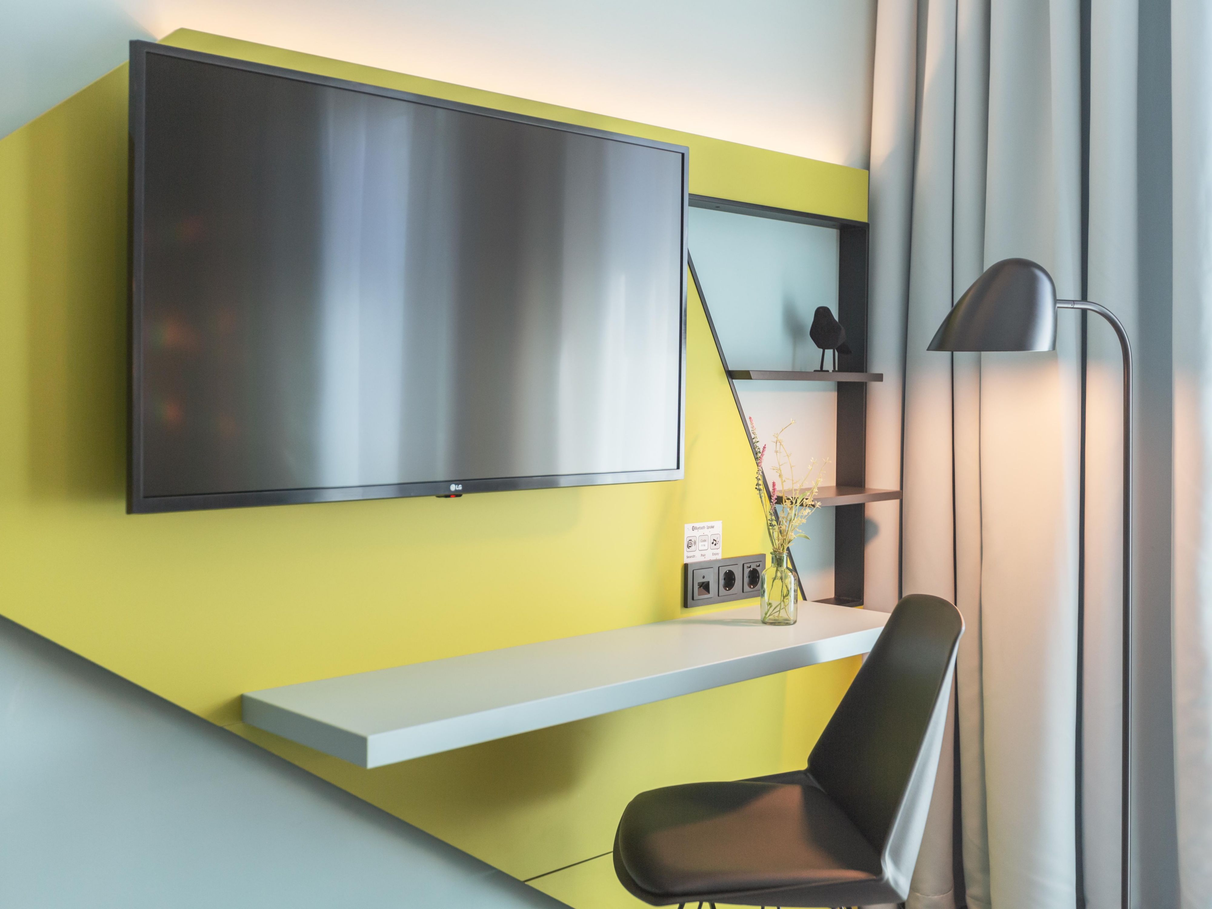 Start your day perfectly with our innovative invisible sound system. Simply connect your smartphone to enjoy your favourite radio station, playlist, or the latest news—tailored to your personal wake-up routine. Experience comfort and flexibility in every room.