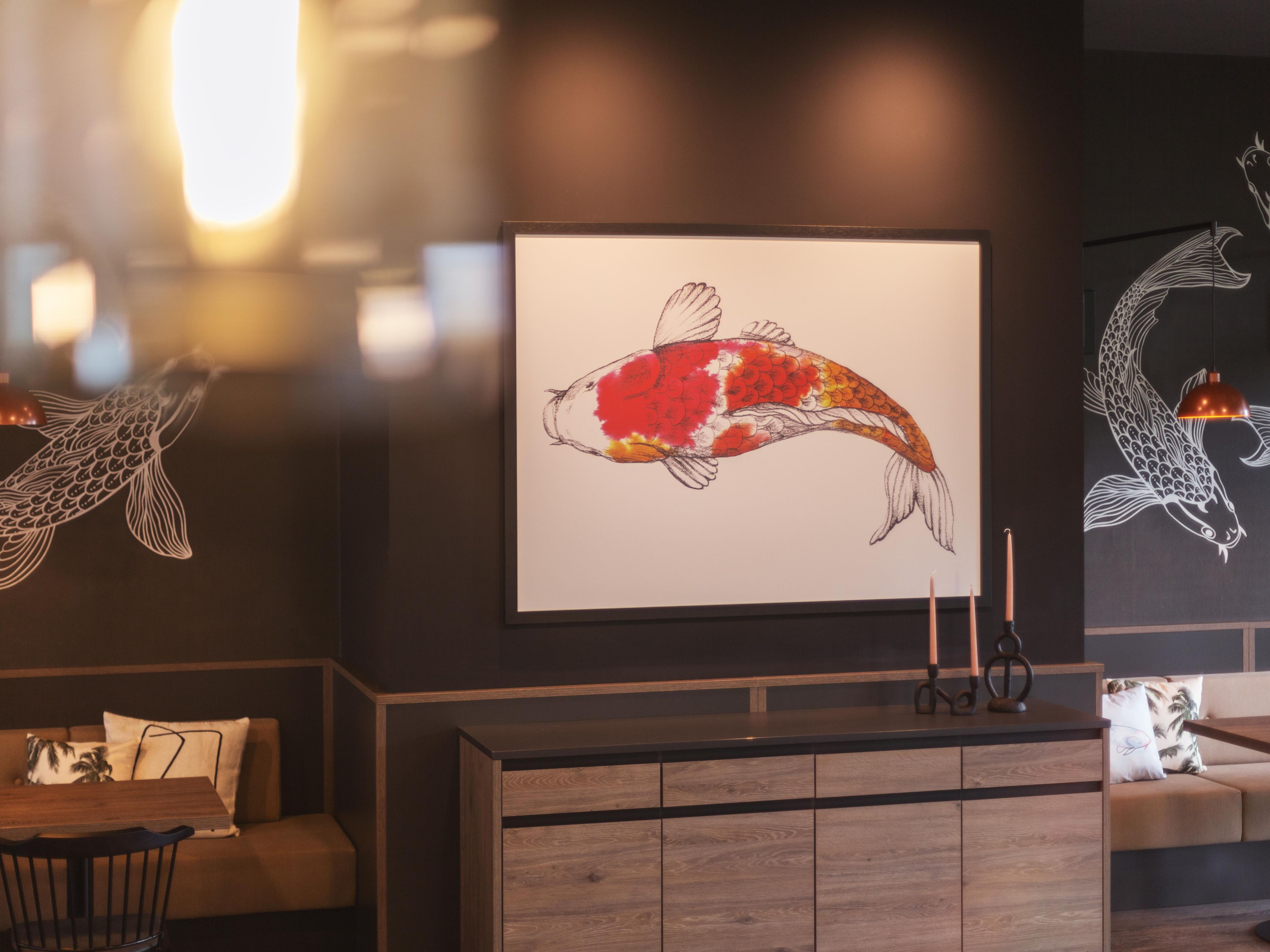 Experience unique design that reflects Düsseldorf's diversity in every detail. Industrial design, Asian accents and rustic furniture create an urban, inspiring ambience. Large-scale works of art by Isakov and the stylish beer barrel reception round off the experience - a real home away from home.