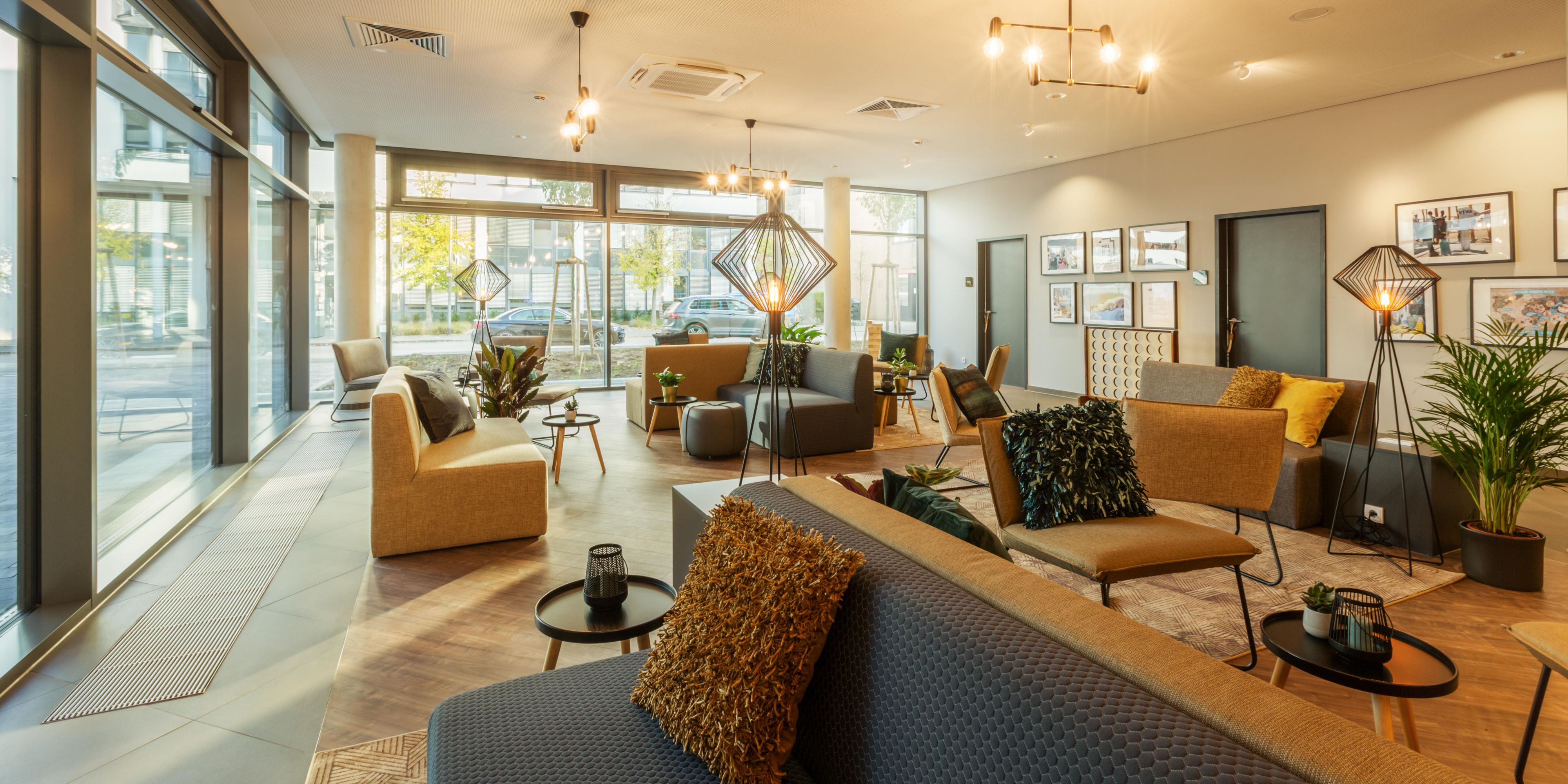 Holiday Inn - the niu, Mesh Stuttgart Messe
