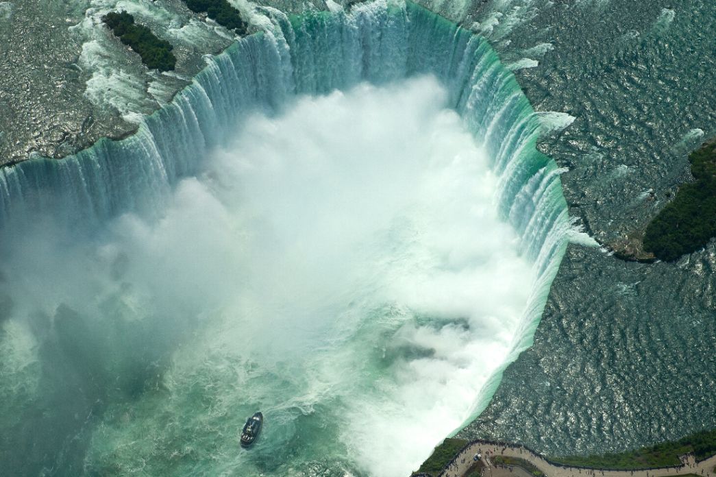 Helicopter tours over Niagara Falls