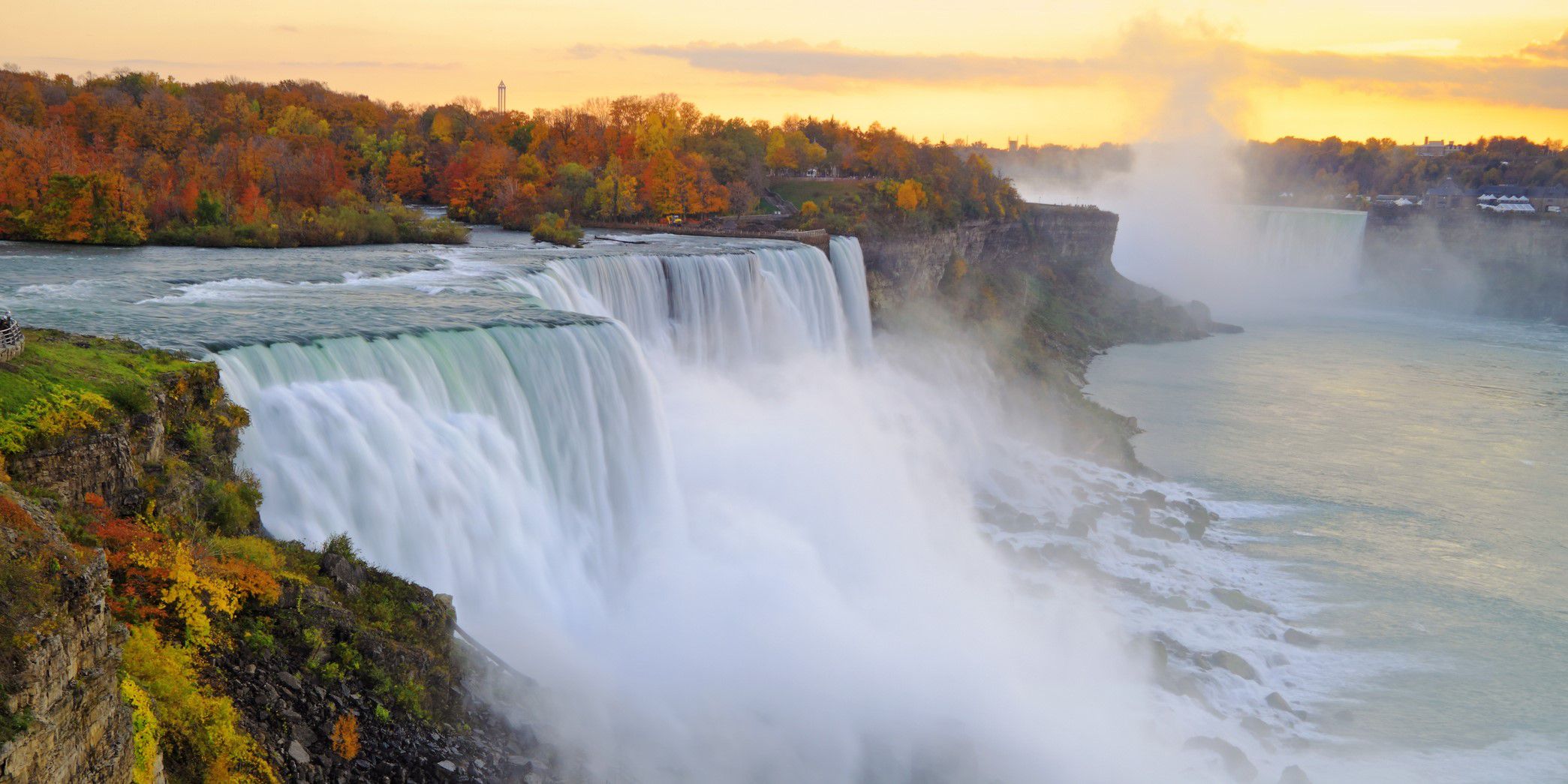 Niagra falls during the fall
