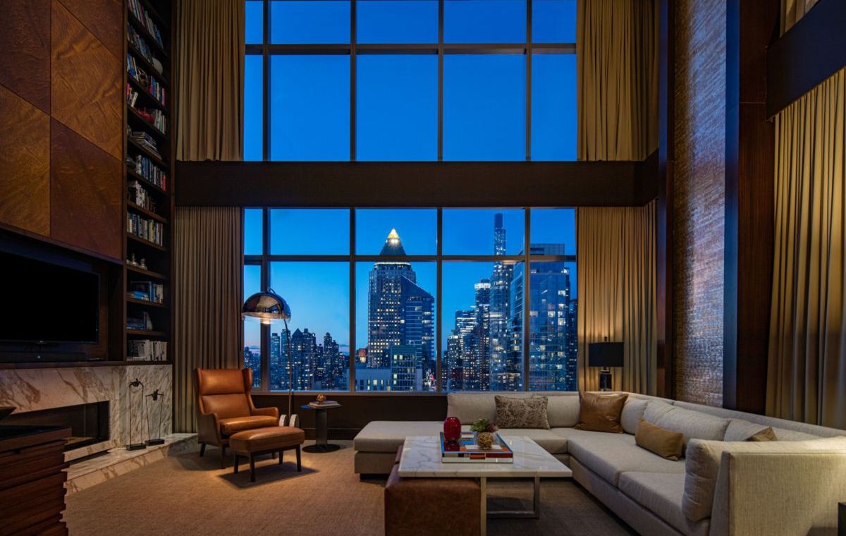 Suites with Floor-to-Ceiling Windows 