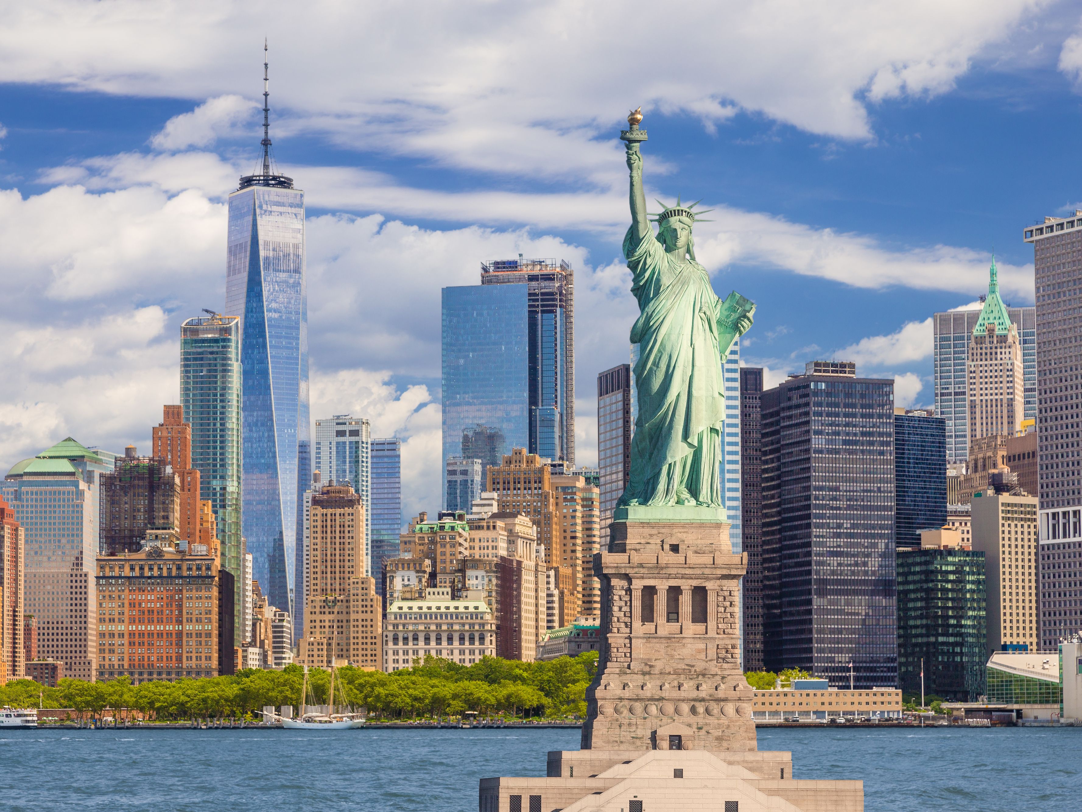 Blick auf die europäische Stadt vom Wasser aus