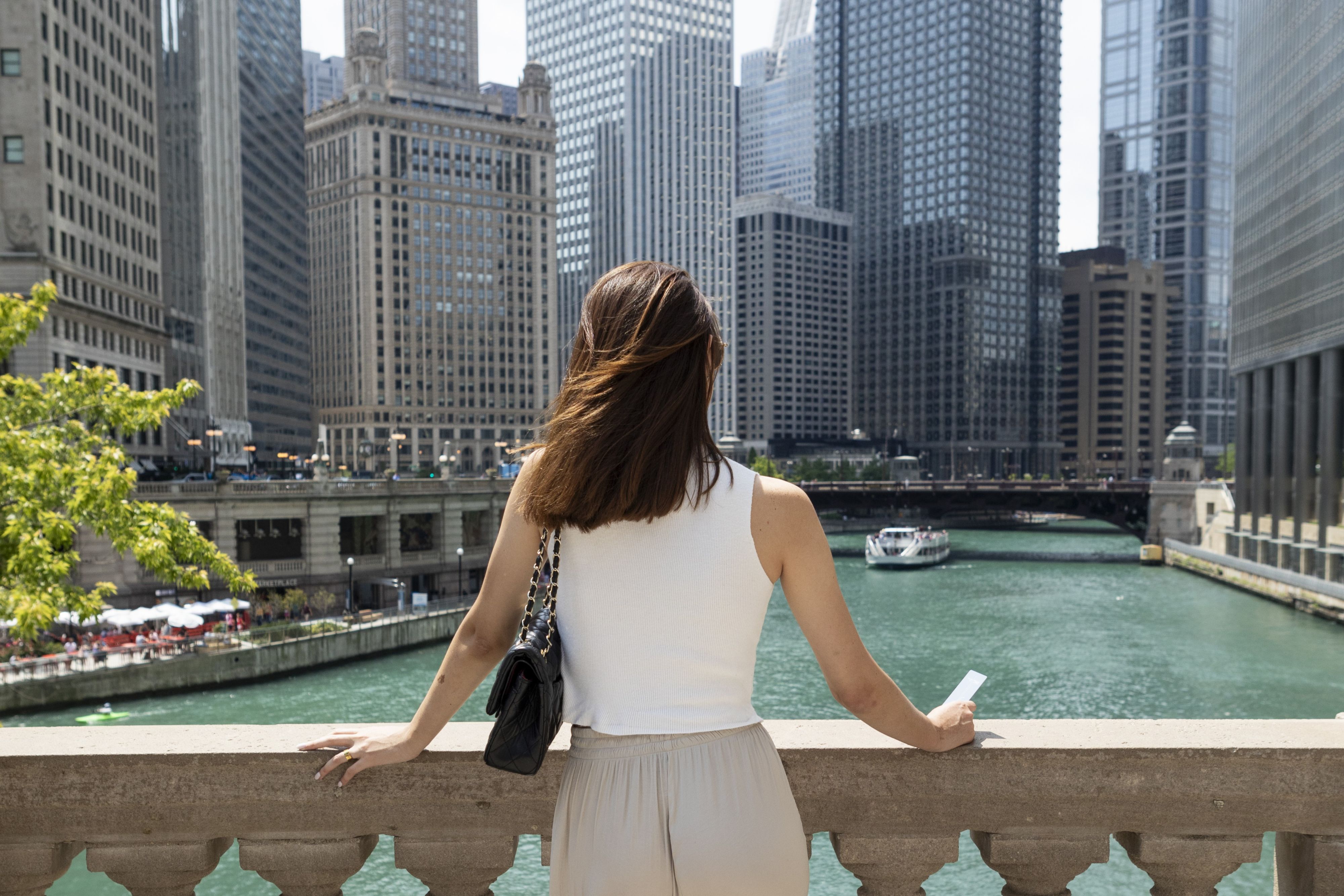 View of the Chicago River and skyline from a bridge.
